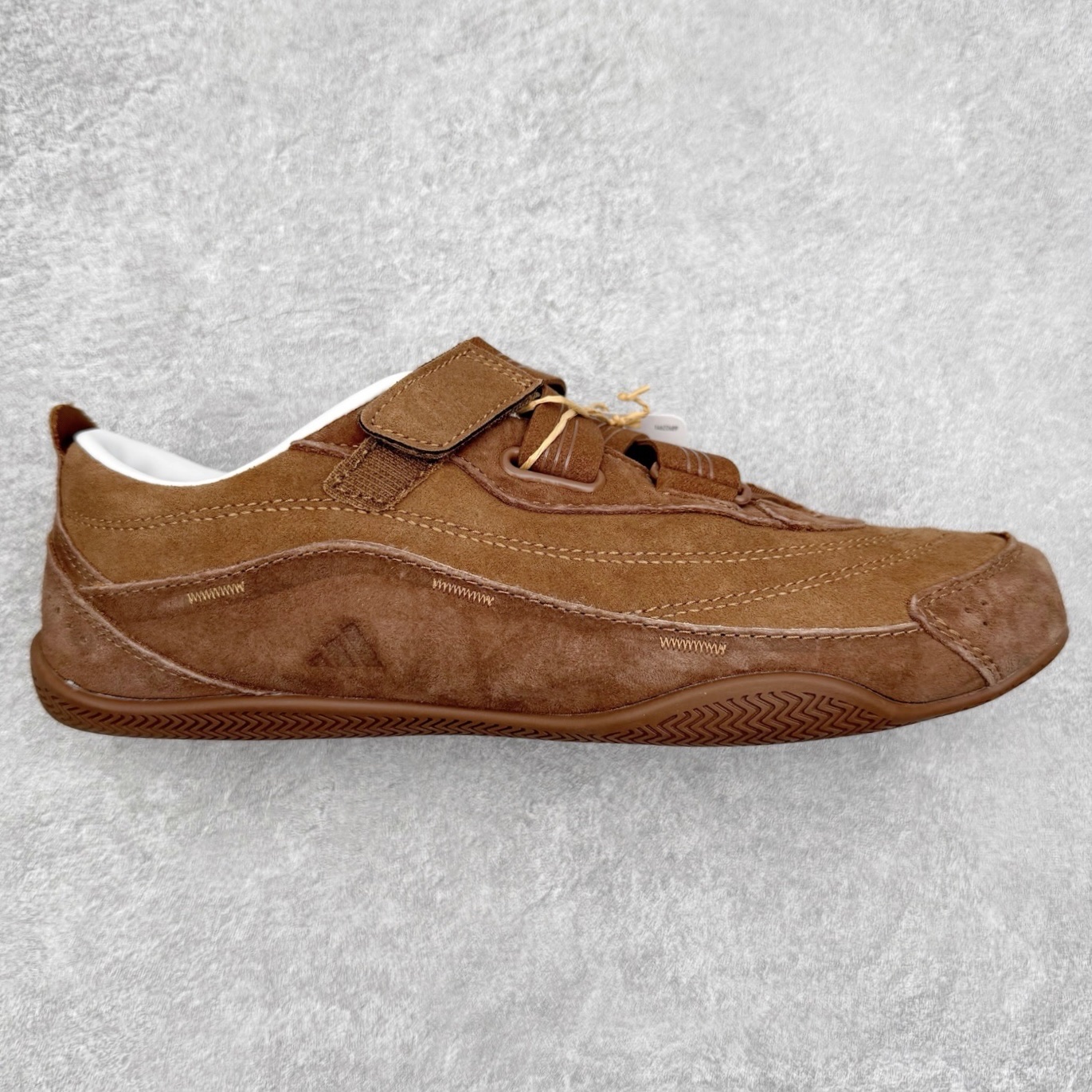 图片[2]-AD FOS URBAN REVERIE 舒适百搭 耐磨 低帮 生活休闲鞋 实拍调校N版已经零色差零失真 百分百还原实物色彩所见即所得 不存在货不对板色差等低级问题 选购参考实物拍摄 不混卖不参货 只用心做好货严格选品 承诺混一赔十 尺码：36 36.5 37.5 38 38.5 39 40 40.5 41 42 42.5 43 44 44.5 45-选品中心