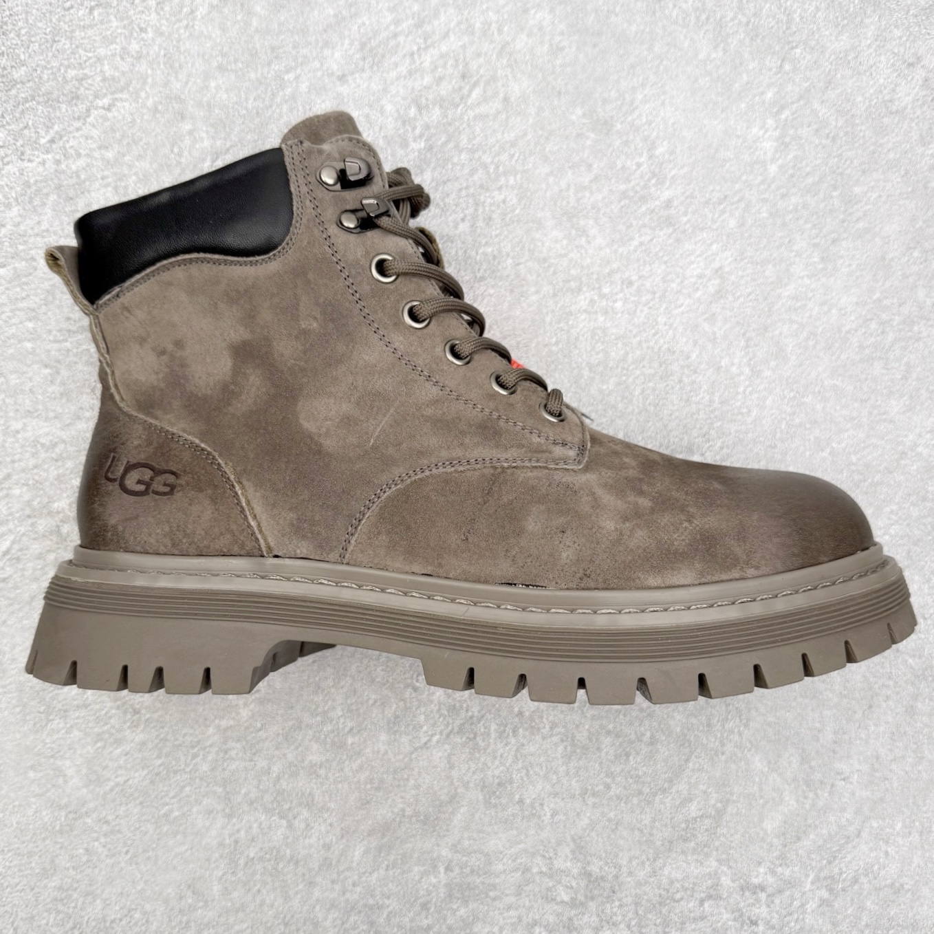 UGG Tasman Weather Hybrid 塔斯曼混合系列轻量休闲鞋 美国UGG秋冬新品（毛绒一体内里🔥保暖锁热）秋冬必备 户外男士高帮休闲马丁靴雪地靴系列 广东大厂品质 秋冬新款 时尚潮流搭配 面料釆用意大利进口磨砂牛皮 全鞋真牛皮材料 大底到五金都是代工厂原材料制作 好货不杀猪 首单质量严格把控 全套官网统一包装 今年冬季防寒户外专用产品 日常随意搭配 型男必备‼尺码：38-44-选品中心