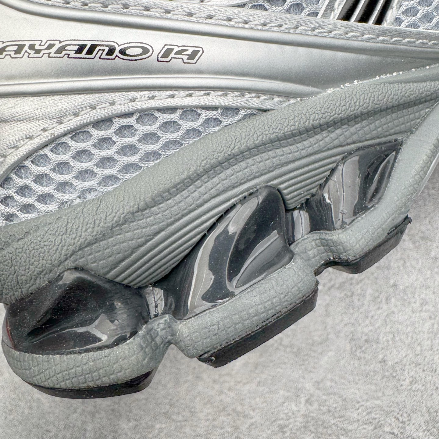 图片[18]-＃ZC总裁 Asics Gel-Kayano K14 亚瑟士系列复古舒适织物合成革减震防滑耐磨低帮休闲跑步鞋 市场顶级版本 原装纸板楦头开发 独家私模五层组合大底 原厂定制缓震硅胶加持 原盒原配 官方四联吊牌 一比一同步原鞋工艺和用料 鞋面原厂“三明治”多层网布 区别其他同价版本 鞋垫采用原厂OrthoLite欧索莱材质 非普通海玻璃鞋垫 后跟一样采用了GEL缓震胶 整体系列设计非常的科技感 锻炼跑步的同时让你一样时尚百搭 尺码：36 37 37.5 38 39 39.5 40 40.5 41.5 42 42.5 43.5 44 44.5 45 46-选品中心