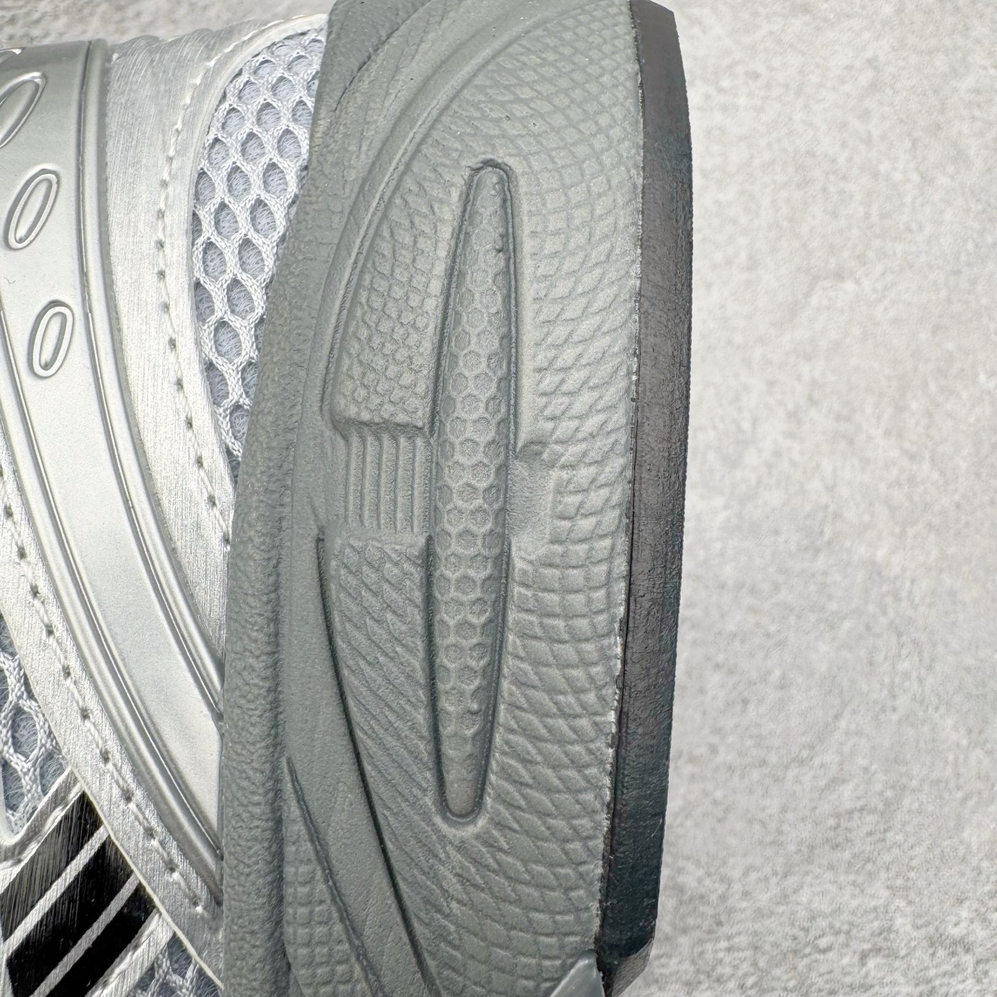 图片[13]-＃ZC总裁 Asics Gel-Kayano K14 亚瑟士系列复古舒适织物合成革减震防滑耐磨低帮休闲跑步鞋 市场顶级版本 原装纸板楦头开发 独家私模五层组合大底 原厂定制缓震硅胶加持 原盒原配 官方四联吊牌 一比一同步原鞋工艺和用料 鞋面原厂“三明治”多层网布 区别其他同价版本 鞋垫采用原厂OrthoLite欧索莱材质 非普通海玻璃鞋垫 后跟一样采用了GEL缓震胶 整体系列设计非常的科技感 锻炼跑步的同时让你一样时尚百搭 尺码：36 37 37.5 38 39 39.5 40 40.5 41.5 42 42.5 43.5 44 44.5 45 46-选品中心