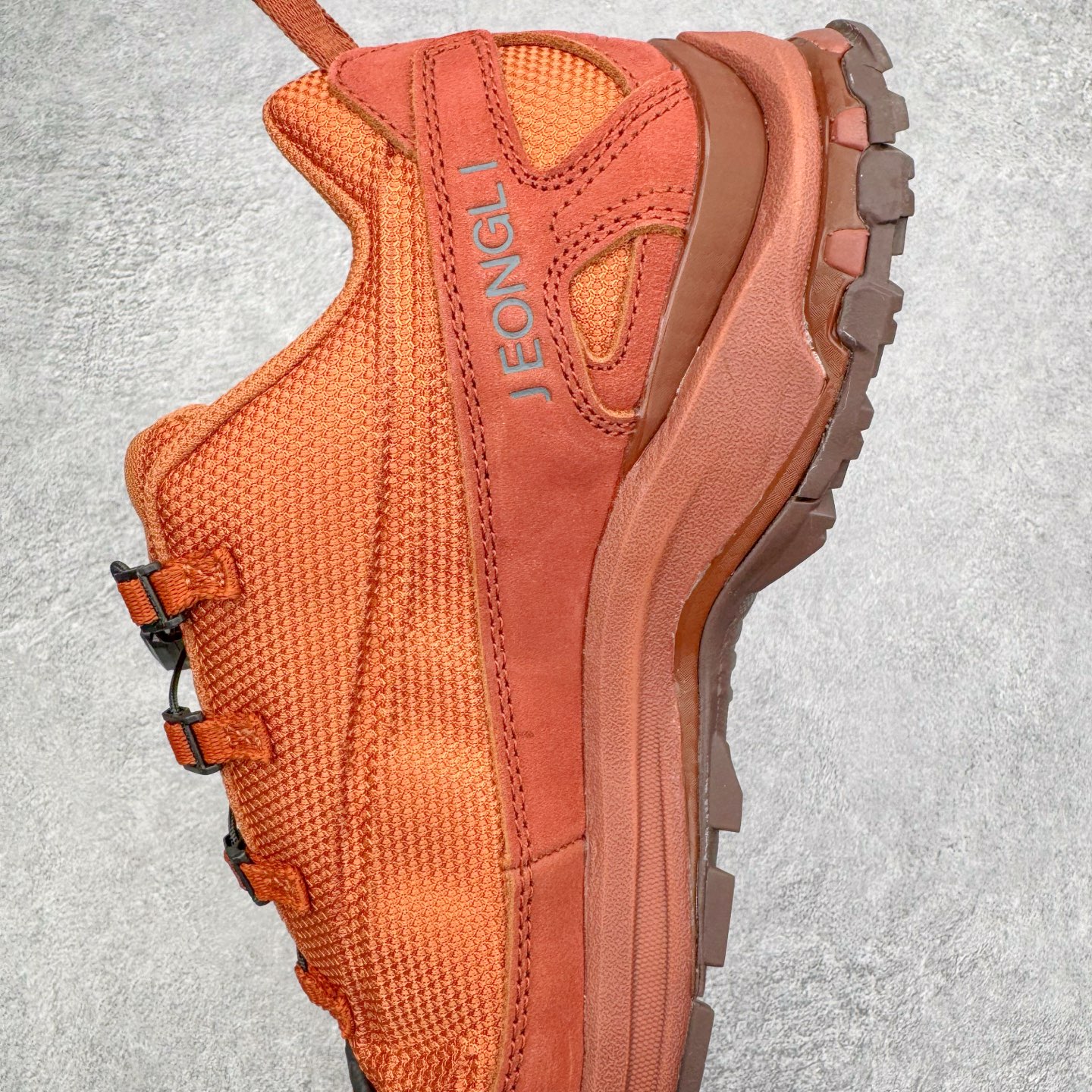 图片[7]-＃GX/绿X JEONGLI x SALOMON XA PRO 3D XA PRO 3D 萨洛蒙联名舒适百搭舒适百搭减震耐磨透气低帮休闲越野跑步鞋 纯原外贸平台特供订单 耗时半年巨作 全套原纸板楦头开发 原厂特供网布配套加持 确保原汁原味 完美呈现版型 原档数据独家私模五层组合大底 男女鞋同步官方开发至46.5 原装Ortholite轻量化鞋垫 中底布带钢印编号 原厂TPU锁扣 进口港宝加持 后跟自然饱满 还原公司包裹性 鞋面采用SENSIFT贴合技术 全方位贴合包裹脚型 鞋跟部鞋底牵引设计 提供强大的抓地性能 更适应野外崎岖不平的道路 其3D ADVANCED CHASSIS底盘 材料轻量大化 钉齿设计更具稳定性 防护性 鞋底易磨损区运用CONTAGRIP高耐磨材料 应对城市硬质路面长距离跑考验 尺码：36 36.5 37.5 38 38.5 39 40 40.5 41 42 42.5 43 44 44.5 45 46 46.5-选品中心