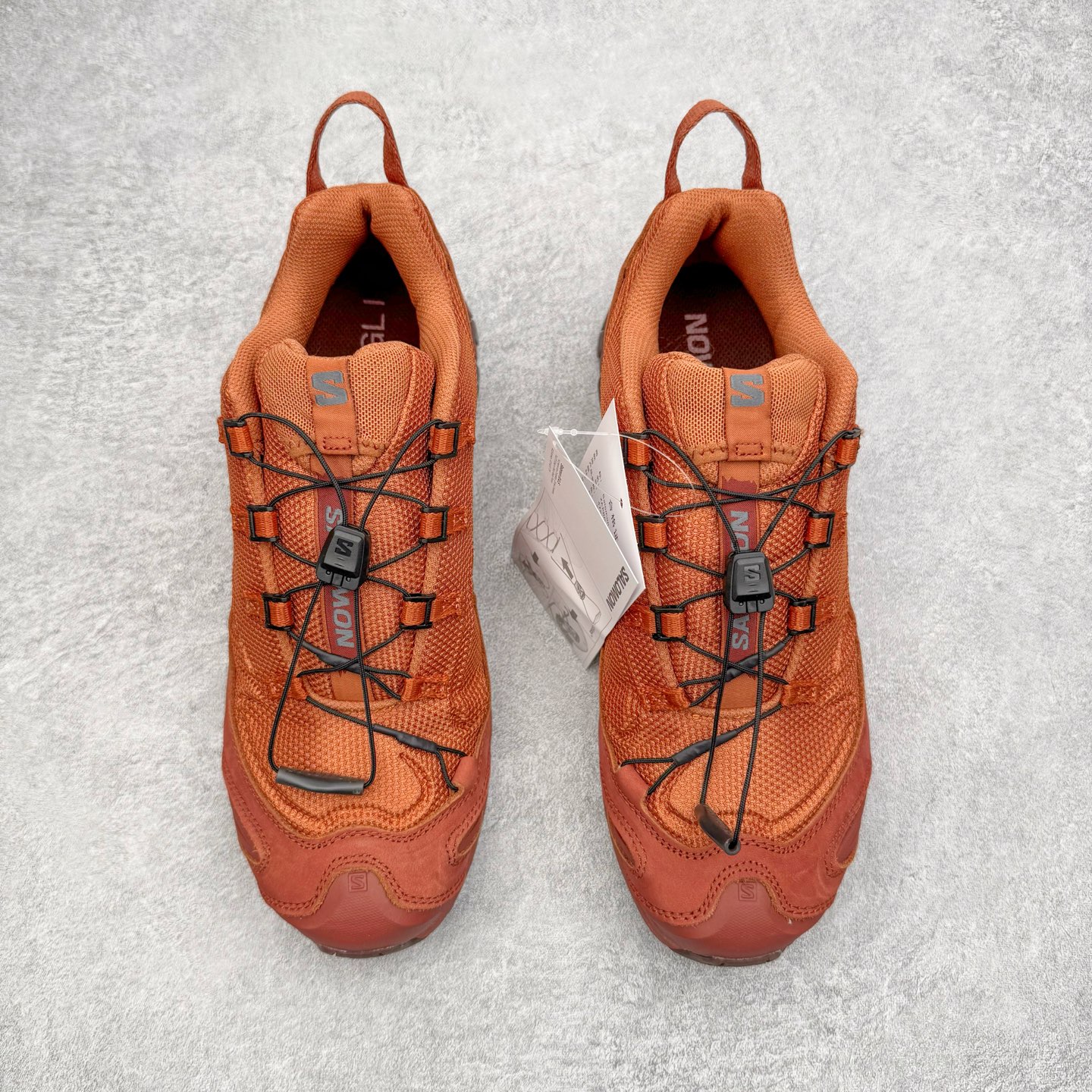 图片[2]-＃GX/绿X JEONGLI x SALOMON XA PRO 3D XA PRO 3D 萨洛蒙联名舒适百搭舒适百搭减震耐磨透气低帮休闲越野跑步鞋 纯原外贸平台特供订单 耗时半年巨作 全套原纸板楦头开发 原厂特供网布配套加持 确保原汁原味 完美呈现版型 原档数据独家私模五层组合大底 男女鞋同步官方开发至46.5 原装Ortholite轻量化鞋垫 中底布带钢印编号 原厂TPU锁扣 进口港宝加持 后跟自然饱满 还原公司包裹性 鞋面采用SENSIFT贴合技术 全方位贴合包裹脚型 鞋跟部鞋底牵引设计 提供强大的抓地性能 更适应野外崎岖不平的道路 其3D ADVANCED CHASSIS底盘 材料轻量大化 钉齿设计更具稳定性 防护性 鞋底易磨损区运用CONTAGRIP高耐磨材料 应对城市硬质路面长距离跑考验 尺码：36 36.5 37.5 38 38.5 39 40 40.5 41 42 42.5 43 44 44.5 45 46 46.5-选品中心