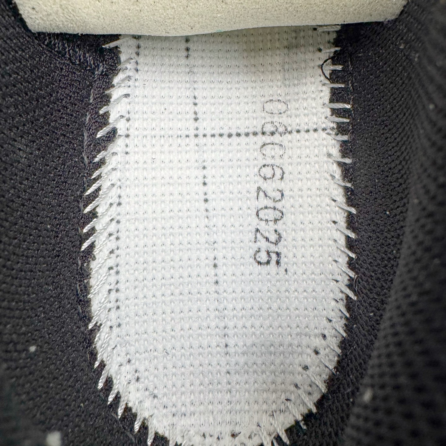 图片[11]-＃GX/绿X JEONGLI x SALOMON XA PRO 3D XA PRO 3D 萨洛蒙联名舒适百搭舒适百搭减震耐磨透气低帮休闲越野跑步鞋 纯原外贸平台特供订单 耗时半年巨作 全套原纸板楦头开发 原厂特供网布配套加持 确保原汁原味 完美呈现版型 原档数据独家私模五层组合大底 男女鞋同步官方开发至46.5 原装Ortholite轻量化鞋垫 中底布带钢印编号 原厂TPU锁扣 进口港宝加持 后跟自然饱满 还原公司包裹性 鞋面采用SENSIFT贴合技术 全方位贴合包裹脚型 鞋跟部鞋底牵引设计 提供强大的抓地性能 更适应野外崎岖不平的道路 其3D ADVANCED CHASSIS底盘 材料轻量大化 钉齿设计更具稳定性 防护性 鞋底易磨损区运用CONTAGRIP高耐磨材料 应对城市硬质路面长距离跑考验 尺码：36 36.5 37.5 38 38.5 39 40 40.5 41 42 42.5 43 44 44.5 45 46 46.5-选品中心