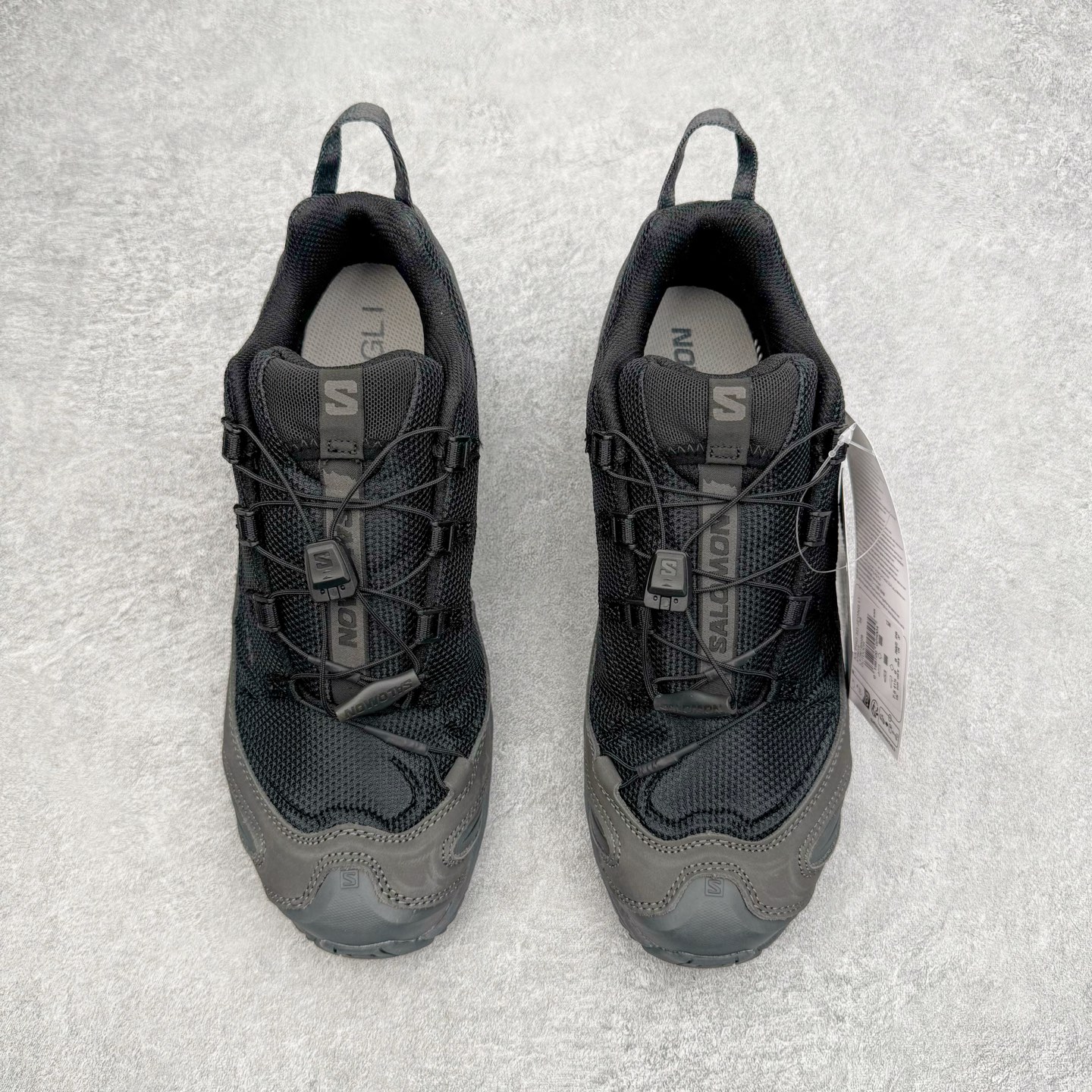 图片[2]-＃GX/绿X JEONGLI x SALOMON XA PRO 3D XA PRO 3D 萨洛蒙联名舒适百搭舒适百搭减震耐磨透气低帮休闲越野跑步鞋 纯原外贸平台特供订单 耗时半年巨作 全套原纸板楦头开发 原厂特供网布配套加持 确保原汁原味 完美呈现版型 原档数据独家私模五层组合大底 男女鞋同步官方开发至46.5 原装Ortholite轻量化鞋垫 中底布带钢印编号 原厂TPU锁扣 进口港宝加持 后跟自然饱满 还原公司包裹性 鞋面采用SENSIFT贴合技术 全方位贴合包裹脚型 鞋跟部鞋底牵引设计 提供强大的抓地性能 更适应野外崎岖不平的道路 其3D ADVANCED CHASSIS底盘 材料轻量大化 钉齿设计更具稳定性 防护性 鞋底易磨损区运用CONTAGRIP高耐磨材料 应对城市硬质路面长距离跑考验 尺码：36 36.5 37.5 38 38.5 39 40 40.5 41 42 42.5 43 44 44.5 45 46 46.5-选品中心