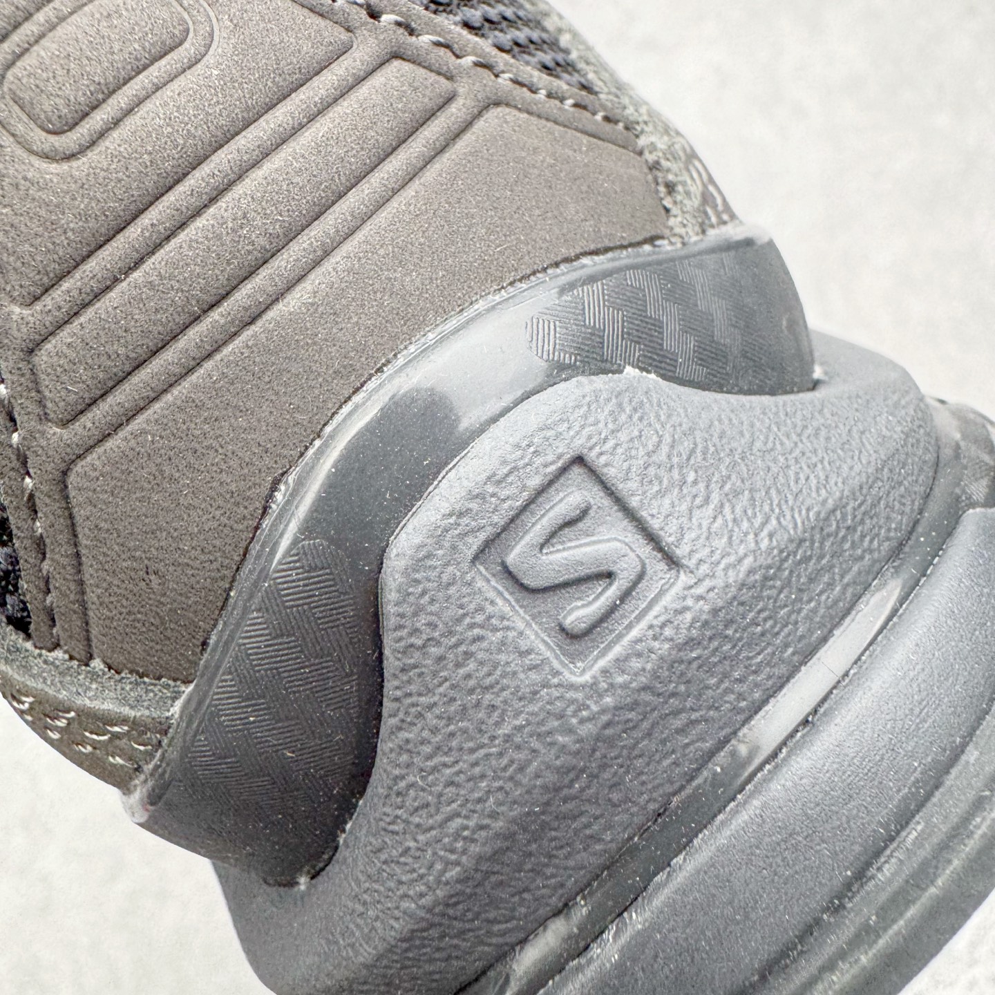 图片[10]-＃GX/绿X JEONGLI x SALOMON XA PRO 3D XA PRO 3D 萨洛蒙联名舒适百搭舒适百搭减震耐磨透气低帮休闲越野跑步鞋 纯原外贸平台特供订单 耗时半年巨作 全套原纸板楦头开发 原厂特供网布配套加持 确保原汁原味 完美呈现版型 原档数据独家私模五层组合大底 男女鞋同步官方开发至46.5 原装Ortholite轻量化鞋垫 中底布带钢印编号 原厂TPU锁扣 进口港宝加持 后跟自然饱满 还原公司包裹性 鞋面采用SENSIFT贴合技术 全方位贴合包裹脚型 鞋跟部鞋底牵引设计 提供强大的抓地性能 更适应野外崎岖不平的道路 其3D ADVANCED CHASSIS底盘 材料轻量大化 钉齿设计更具稳定性 防护性 鞋底易磨损区运用CONTAGRIP高耐磨材料 应对城市硬质路面长距离跑考验 尺码：36 36.5 37.5 38 38.5 39 40 40.5 41 42 42.5 43 44 44.5 45 46 46.5-选品中心