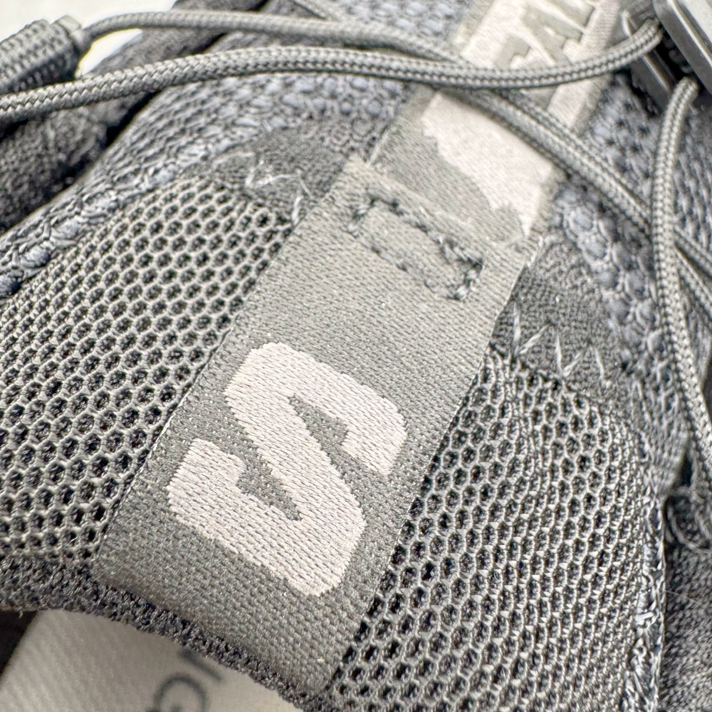 图片[14]-＃GX/绿X JEONGLI x SALOMON XA PRO 3D XA PRO 3D 萨洛蒙联名舒适百搭舒适百搭减震耐磨透气低帮休闲越野跑步鞋 纯原外贸平台特供订单 耗时半年巨作 全套原纸板楦头开发 原厂特供网布配套加持 确保原汁原味 完美呈现版型 原档数据独家私模五层组合大底 男女鞋同步官方开发至46.5 原装Ortholite轻量化鞋垫 中底布带钢印编号 原厂TPU锁扣 进口港宝加持 后跟自然饱满 还原公司包裹性 鞋面采用SENSIFT贴合技术 全方位贴合包裹脚型 鞋跟部鞋底牵引设计 提供强大的抓地性能 更适应野外崎岖不平的道路 其3D ADVANCED CHASSIS底盘 材料轻量大化 钉齿设计更具稳定性 防护性 鞋底易磨损区运用CONTAGRIP高耐磨材料 应对城市硬质路面长距离跑考验 尺码：36 36.5 37.5 38 38.5 39 40 40.5 41 42 42.5 43 44 44.5 45 46 46.5-选品中心