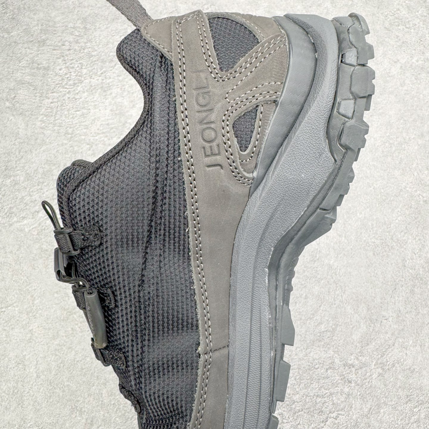 图片[7]-＃GX/绿X JEONGLI x SALOMON XA PRO 3D XA PRO 3D 萨洛蒙联名舒适百搭舒适百搭减震耐磨透气低帮休闲越野跑步鞋 纯原外贸平台特供订单 耗时半年巨作 全套原纸板楦头开发 原厂特供网布配套加持 确保原汁原味 完美呈现版型 原档数据独家私模五层组合大底 男女鞋同步官方开发至46.5 原装Ortholite轻量化鞋垫 中底布带钢印编号 原厂TPU锁扣 进口港宝加持 后跟自然饱满 还原公司包裹性 鞋面采用SENSIFT贴合技术 全方位贴合包裹脚型 鞋跟部鞋底牵引设计 提供强大的抓地性能 更适应野外崎岖不平的道路 其3D ADVANCED CHASSIS底盘 材料轻量大化 钉齿设计更具稳定性 防护性 鞋底易磨损区运用CONTAGRIP高耐磨材料 应对城市硬质路面长距离跑考验 尺码：36 36.5 37.5 38 38.5 39 40 40.5 41 42 42.5 43 44 44.5 45 46 46.5-选品中心