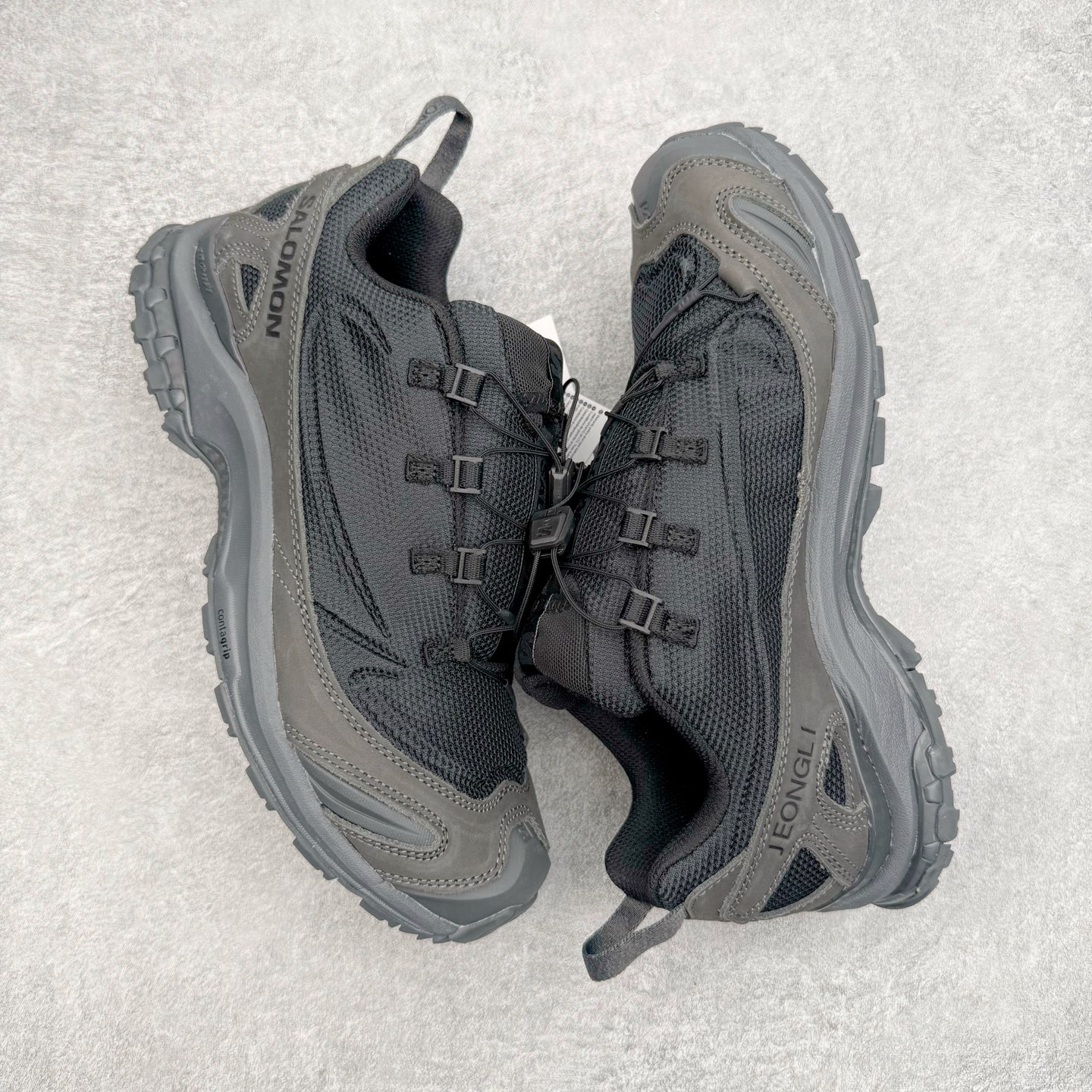 图片[3]-＃GX/绿X JEONGLI x SALOMON XA PRO 3D XA PRO 3D 萨洛蒙联名舒适百搭舒适百搭减震耐磨透气低帮休闲越野跑步鞋 纯原外贸平台特供订单 耗时半年巨作 全套原纸板楦头开发 原厂特供网布配套加持 确保原汁原味 完美呈现版型 原档数据独家私模五层组合大底 男女鞋同步官方开发至46.5 原装Ortholite轻量化鞋垫 中底布带钢印编号 原厂TPU锁扣 进口港宝加持 后跟自然饱满 还原公司包裹性 鞋面采用SENSIFT贴合技术 全方位贴合包裹脚型 鞋跟部鞋底牵引设计 提供强大的抓地性能 更适应野外崎岖不平的道路 其3D ADVANCED CHASSIS底盘 材料轻量大化 钉齿设计更具稳定性 防护性 鞋底易磨损区运用CONTAGRIP高耐磨材料 应对城市硬质路面长距离跑考验 尺码：36 36.5 37.5 38 38.5 39 40 40.5 41 42 42.5 43 44 44.5 45 46 46.5-选品中心