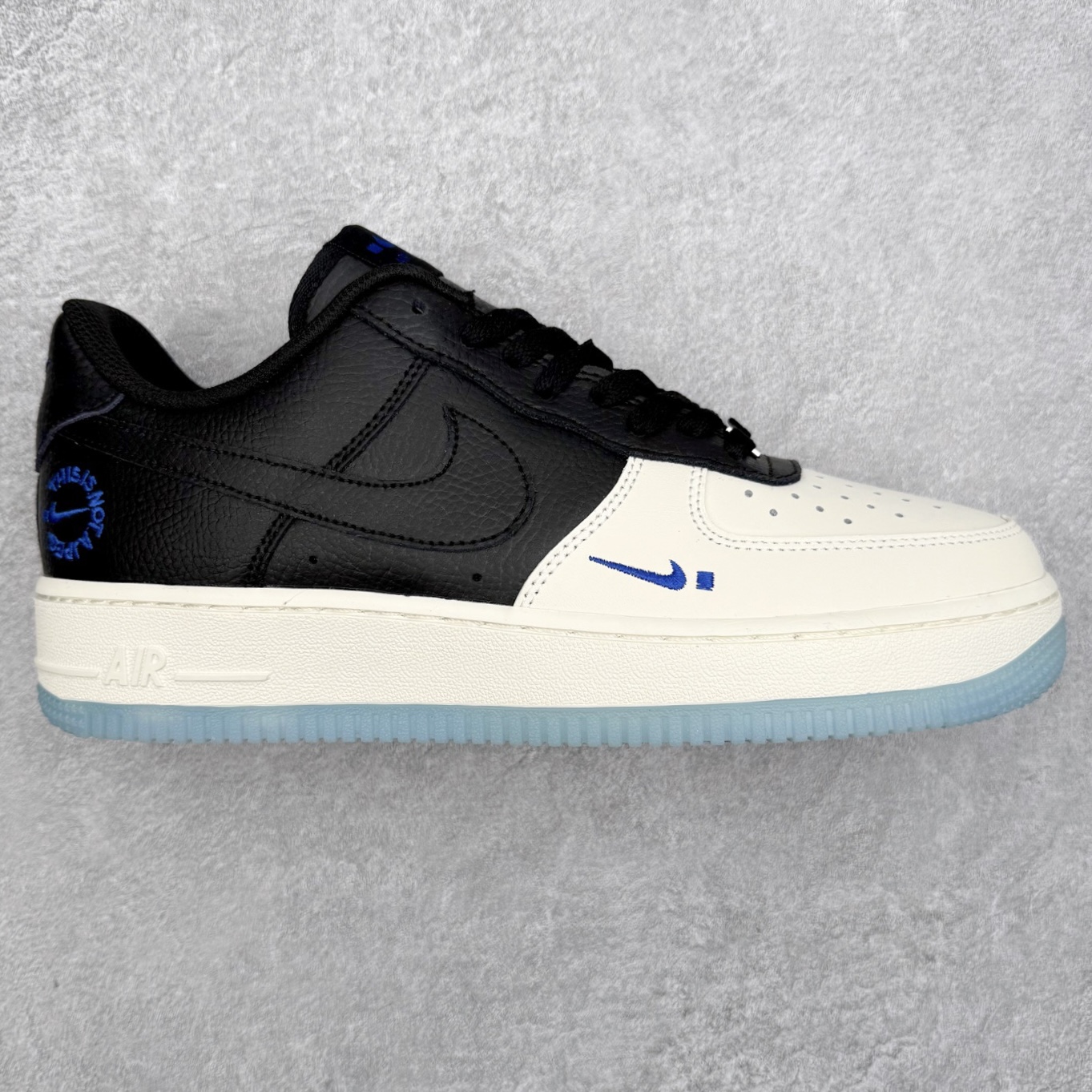 ＃福利特价 NK Air Force 1´07 Low 空军一号低帮百搭休闲运动板鞋 柔软、弹性十足的缓震性能和出色的中底设计 横跨复古与现代的外型结合 造就出风靡全球 三十多年的Force 1 直到今天还深受青睐 尺码：36 36.5 37.5 38 38.5 39 40 40.5 41 42 42.5 43 44 44.5 45-选品中心