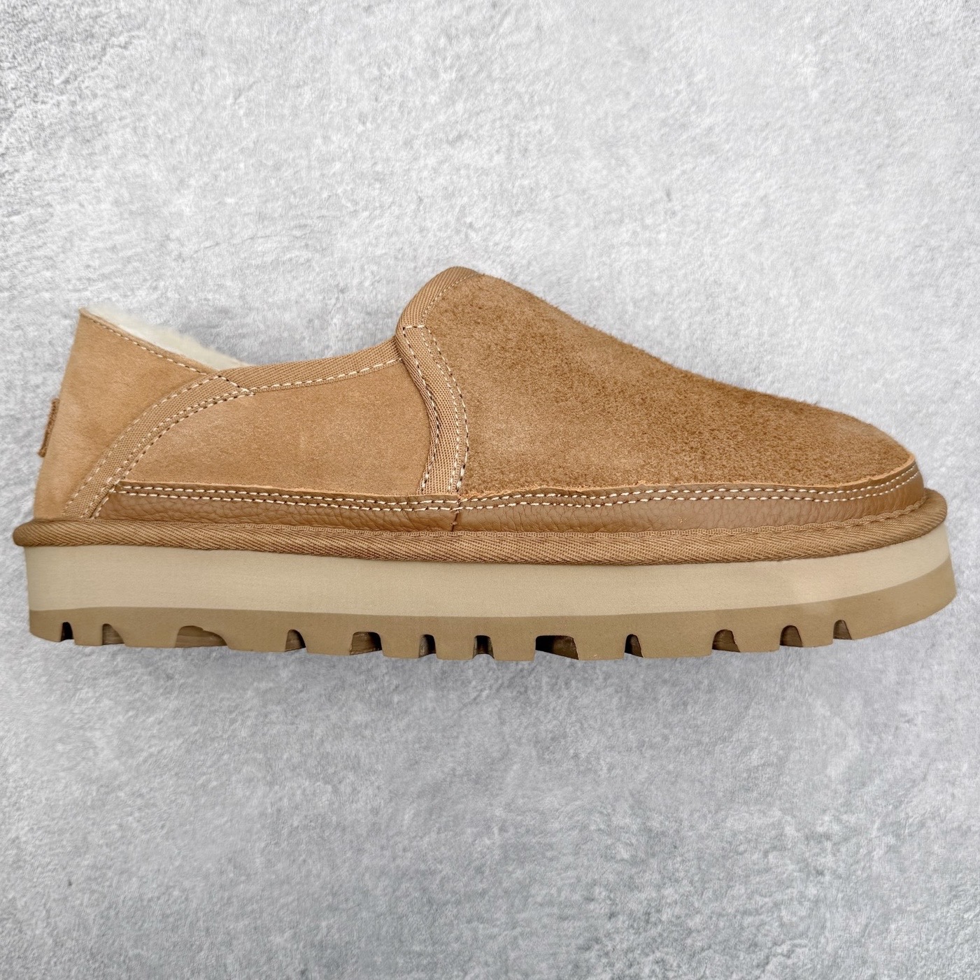 UGG Hayden 8354 秋冬羊皮毛一体雪地靴 全鞋采用ZP同厂 隆丰A级澳洲进口羊皮毛一体 品牌代工厂生产线 完全遵循ZP工艺流程 代工厂原厂版师 秉承无原鞋不开发选择 注重每一处细节 市面最正版型 TREADLITE\\\