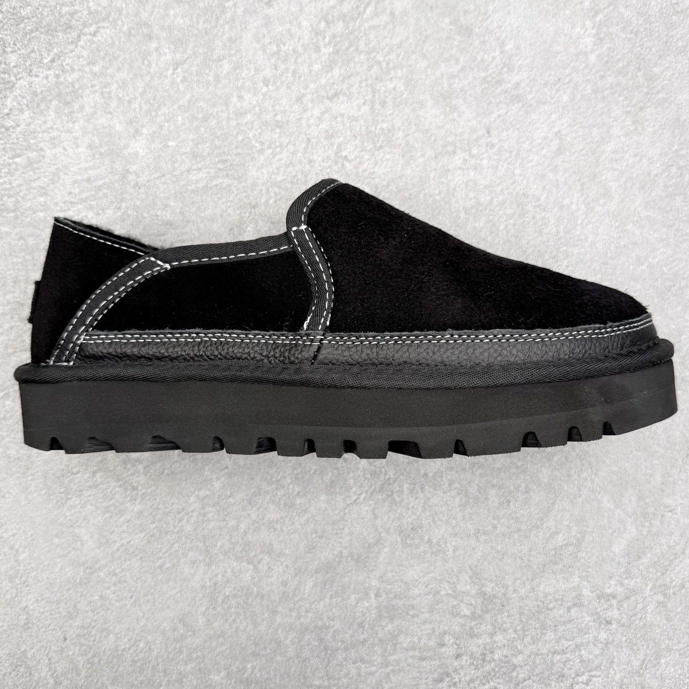 UGG Hayden 8354 秋冬羊皮毛一体雪地靴 全鞋采用ZP同厂 隆丰A级澳洲进口羊皮毛一体 品牌代工厂生产线 完全遵循ZP工艺流程 代工厂原厂版师 秉承无原鞋不开发选择 注重每一处细节 市面最正版型 TREADLITE\\\