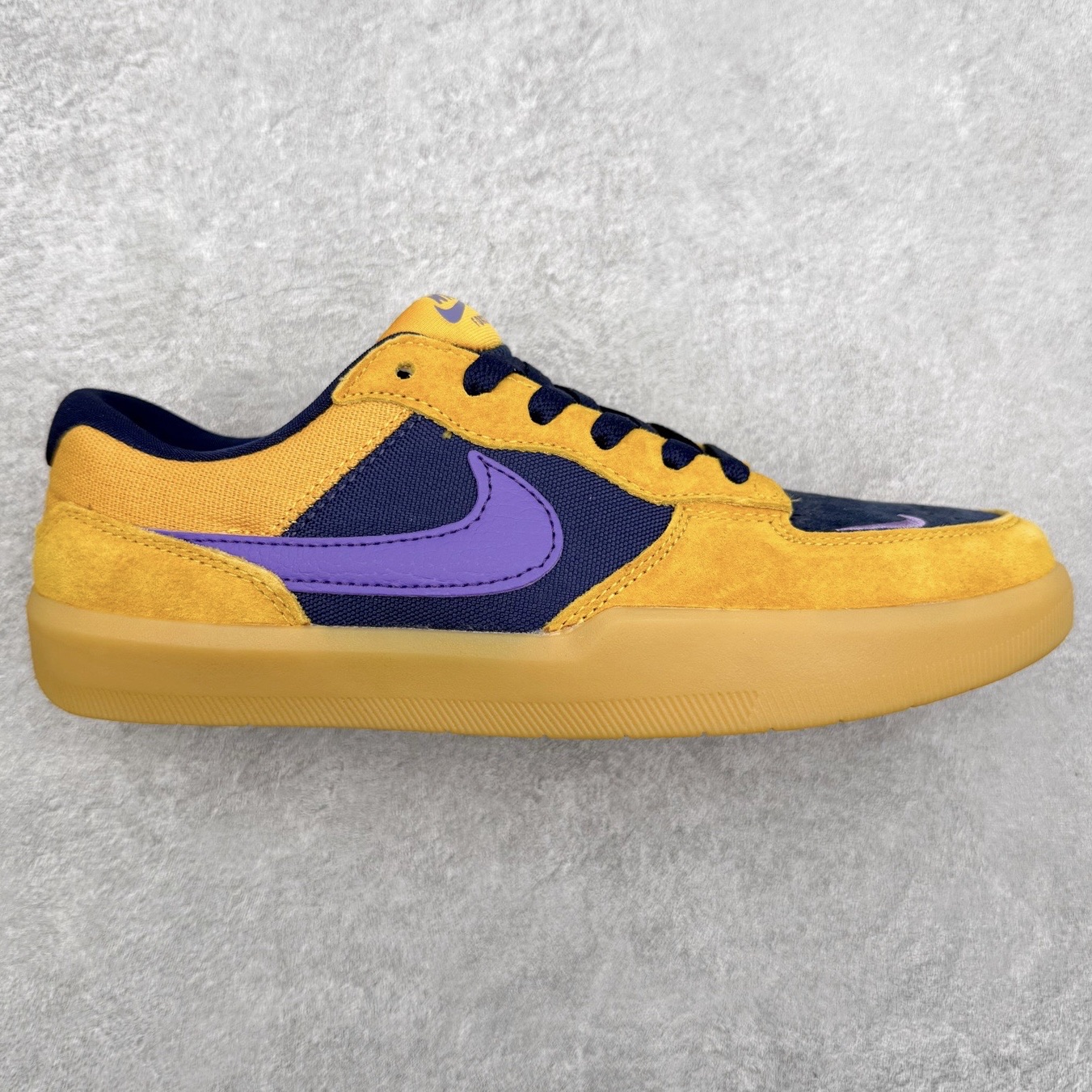 NK SB Force 58 空军58系列低帮休闲运动滑板板鞋 鞋面由帆布和麂皮拼接 层次感丰富 搭配硫化外底 耐磨耐穿 鞋舌及中底后跟处饰有SB Logo 表明鞋款身份 采用包边设计 经久耐穿 硫化结构则有效提升灵活性 穿上这款全新推出的创意力作 助你耀动街头 尺码：36 36.5 37.5 38 38.5 39 40 40.5 41 42 42.5 43 44 45-选品中心