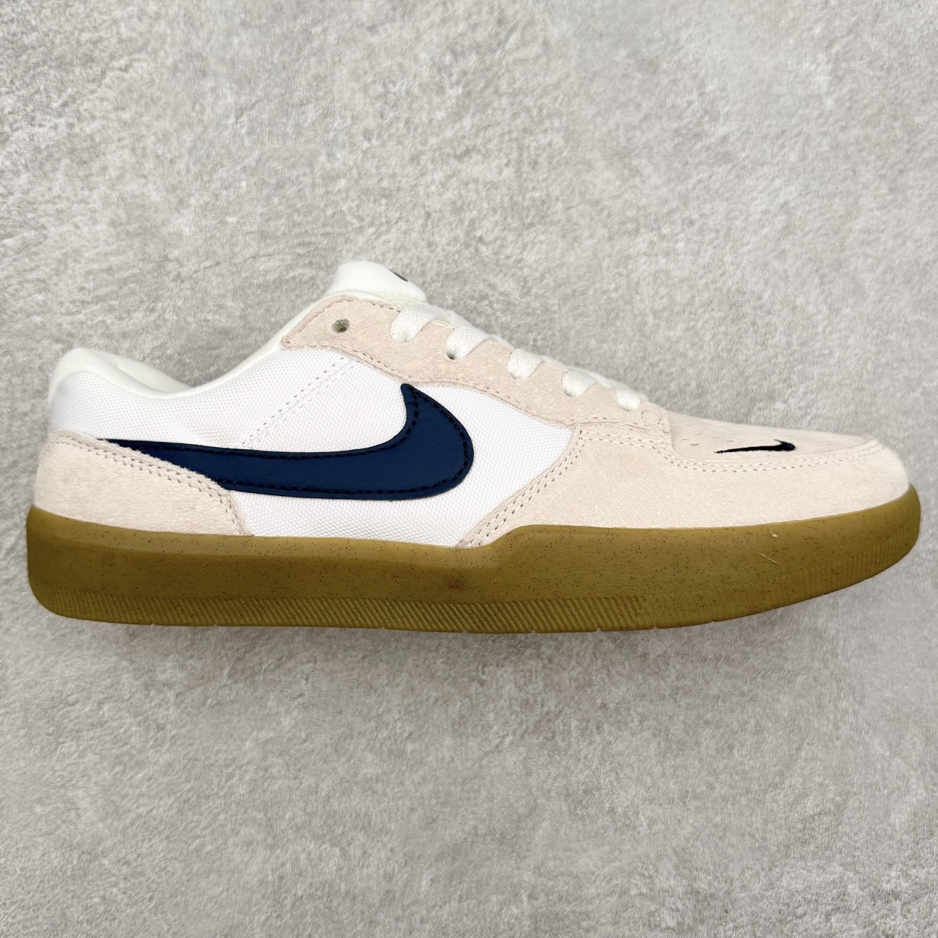 NK SB Force 58 空军58系列低帮休闲运动滑板板鞋 鞋面由帆布和麂皮拼接 层次感丰富 搭配硫化外底 耐磨耐穿 鞋舌及中底后跟处饰有SB Logo 表明鞋款身份 采用包边设计 经久耐穿 硫化结构则有效提升灵活性 穿上这款全新推出的创意力作 助你耀动街头 尺码：36 36.5 37.5 38 38.5 39 40 40.5 41 42 42.5 43 44 45-选品中心