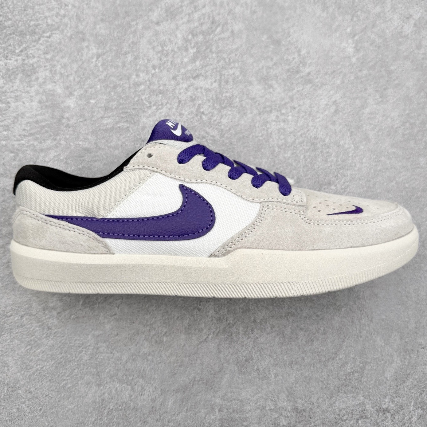 💰140 NK SB Force 58 空军58系列低帮休闲运动滑板板鞋 鞋面由帆布和麂皮拼接 层次感丰富 搭配硫化外底 耐磨耐穿 鞋舌及中底后跟处饰有SB Logo 表明鞋款身份 采用包边设计 经久耐穿 硫化结构则有效提升灵活性 穿上这款全新推出的创意力作 助你耀动街头 尺码:36 36.5 37.5 38 38.5 39 40 40.5 41 42 42.5 43 44 45 编码:Sby1936080