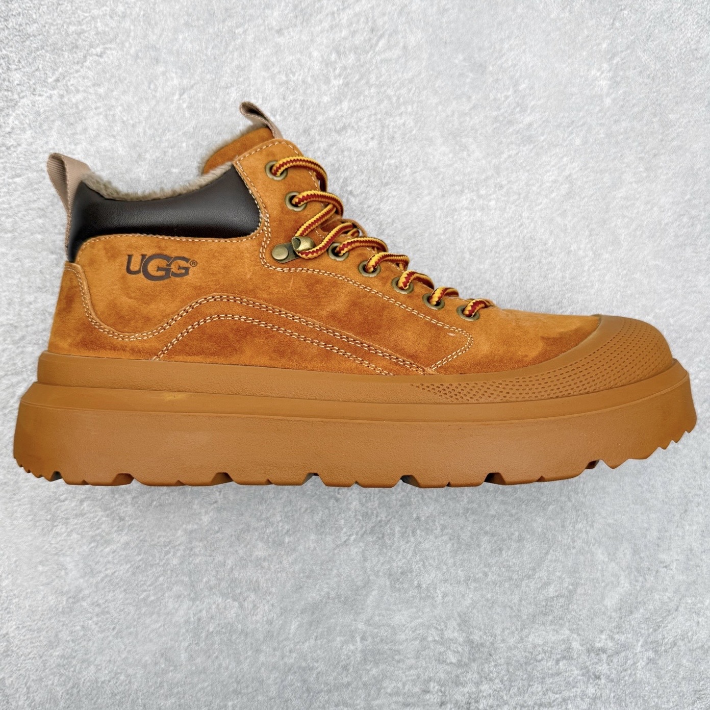 UGG Tasman Weather Hybrid 塔斯曼混合系列轻量休闲鞋 美国UGG秋冬新品（毛绒一体内里🔥保暖锁热）秋冬必备 户外男士高帮休闲马丁靴雪地靴系列 广东大厂品质 秋冬新款 时尚潮流搭配 面料釆用意大利进口磨砂牛皮 全鞋真牛皮材料 大底到五金都是代工厂原材料制作 好货不杀猪 首单质量严格把控 全套官网统一包装 今年冬季防寒户外专用产品 日常随意搭配 型男必备‼尺码：38-44-选品中心