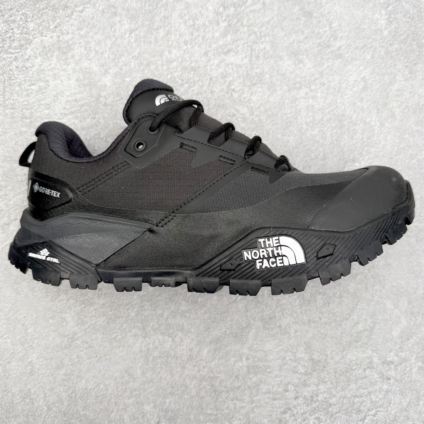 KEEN HOOD NXIS PULL ON WP 保暖耐磨 时尚舒适 短筒 雪地靴 KEEN诞生于2003年的美国人气户外品牌，以一双“保护脚趾”且能涉足水域的户外凉鞋NEWPORT诞生为契机，开启原创制鞋之路。KEEN相信，天空之下即是户外，因为户外不一定是极具挑战性的独自冒险，也可以是与朋友、家人和宠物一同分享外面的世界。同时，KEEN从诞生之初便始终贯彻环保制鞋的理念，不断创造出优秀的原创奇履。脚踏实地，致力向善。我们想和世界产生更多交集为世界减少更多负担，和你趣户外、趣做自己、趣环保让地球和生活都变得更美好。尺码：36 36.5 37.5 38 38.5 39-选品中心