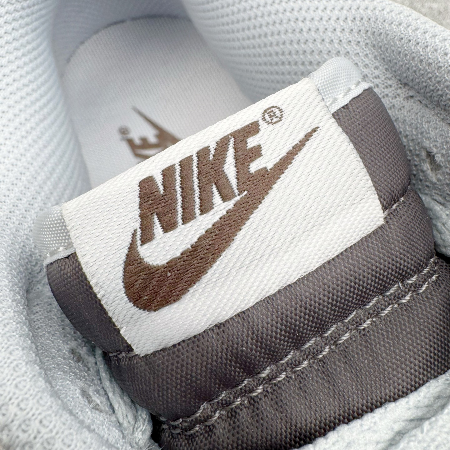 图片[14]-＃YC纯原 NK Dunk Low 棕灰色 HF5441-202 实力大厂出品 新配色陆续开发 利润个位数只为口碑 全套原纸板楦头开发 确保原汁原味 完美呈现DUNK版型 一比一鞋头弧度高度鞋身弧度 此版本只针对中端市场 皮料材质有所更替 其他数据细节工艺流程均保持一致 绝不口嗨 细节品控鞋型随意对比 独家私模官方第六代原厂航空铝磨具打磨大底 鞋头坡度极致还原 无解鞋型 原盒原配 圈内天花板工艺 原厂玻璃冲刀 超高清洁度 全鞋零毛边皮料切割 原厂中底布点胶 中底布拉帮走线遵循公司 尺码：36 36.5 37.5 38 38.5 39 40 40.5 41 42 42.5 43 44 44.5 45 46-选品中心