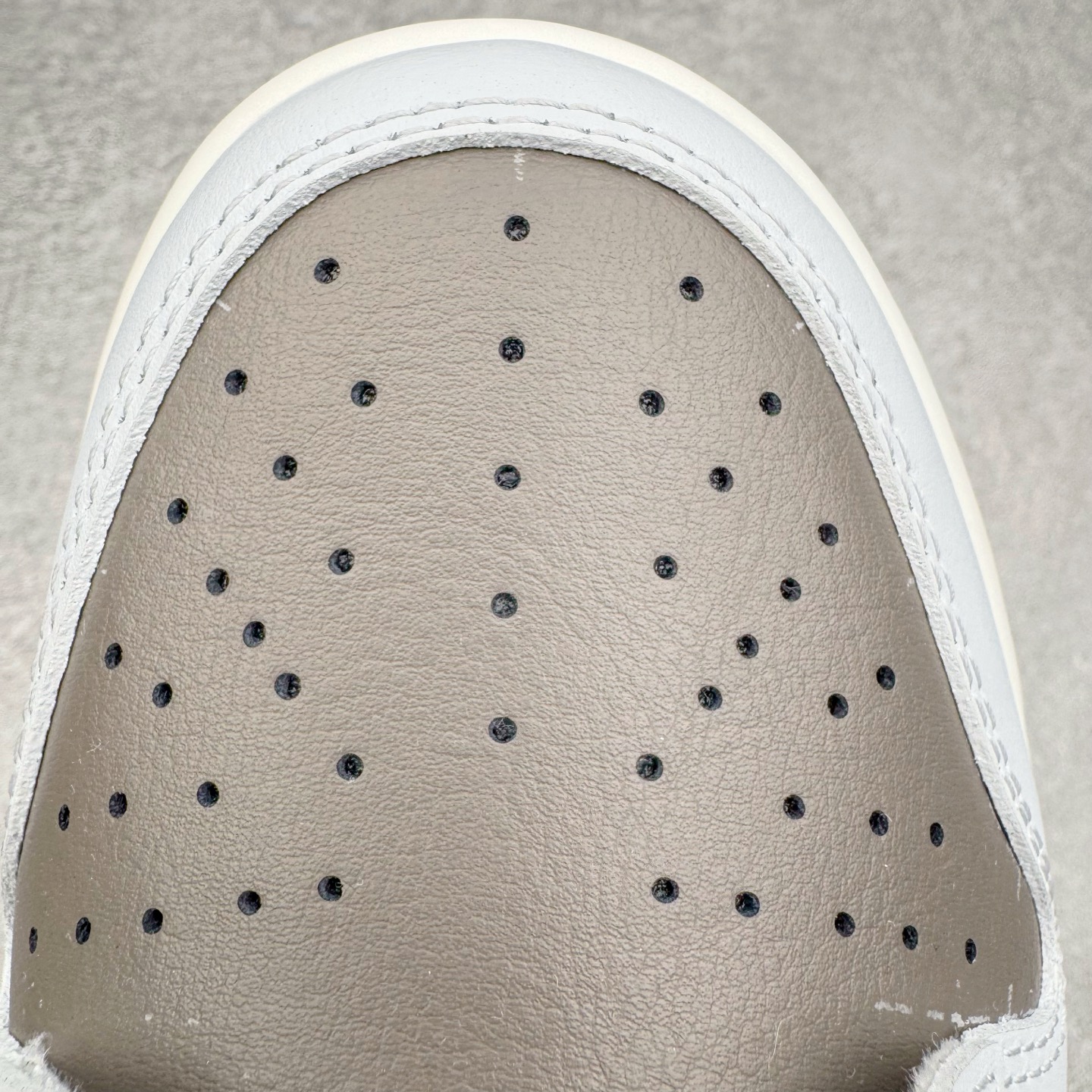 图片[15]-＃YC纯原 NK Dunk Low 棕灰色 HF5441-202 实力大厂出品 新配色陆续开发 利润个位数只为口碑 全套原纸板楦头开发 确保原汁原味 完美呈现DUNK版型 一比一鞋头弧度高度鞋身弧度 此版本只针对中端市场 皮料材质有所更替 其他数据细节工艺流程均保持一致 绝不口嗨 细节品控鞋型随意对比 独家私模官方第六代原厂航空铝磨具打磨大底 鞋头坡度极致还原 无解鞋型 原盒原配 圈内天花板工艺 原厂玻璃冲刀 超高清洁度 全鞋零毛边皮料切割 原厂中底布点胶 中底布拉帮走线遵循公司 尺码：36 36.5 37.5 38 38.5 39 40 40.5 41 42 42.5 43 44 44.5 45 46-选品中心