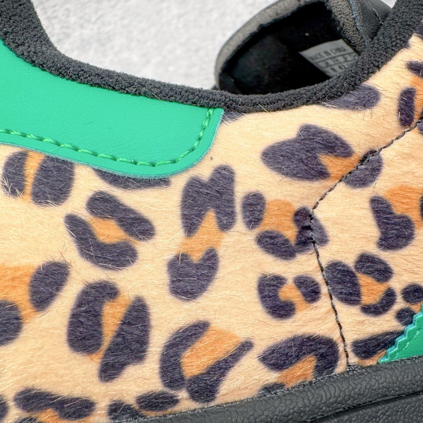 图片[15]-＃XP纯原套现福利 AD Originals Superstar 经典复古贝壳头板鞋 JP8165 诞生于1969年 是第一双将全皮面鞋 身与橡胶鞋头结合在一起的低帮篮球鞋 Superstar最开始 是作为高帮篮球鞋Pro Model的低帮版本而出现的 但因为其独特和醒目的橡胶鞋头造型而让大家熟知 被大家形象地称为\\\”shelltoe\\\”贝壳头 在70年代的美国职业篮球场上 接近3/4的NBA球员都将这双Superstar作为场上用鞋 80年代之后 经过不断的改良和发展 Superstar逐渐成为横跨时装、音乐、街头文化、休闲和运动等各大领域的时尚潮鞋 尺码：36 36.5 37 38 38.5 39 40 40.5 41 42 42.5 43 44 44.5 45-选品中心