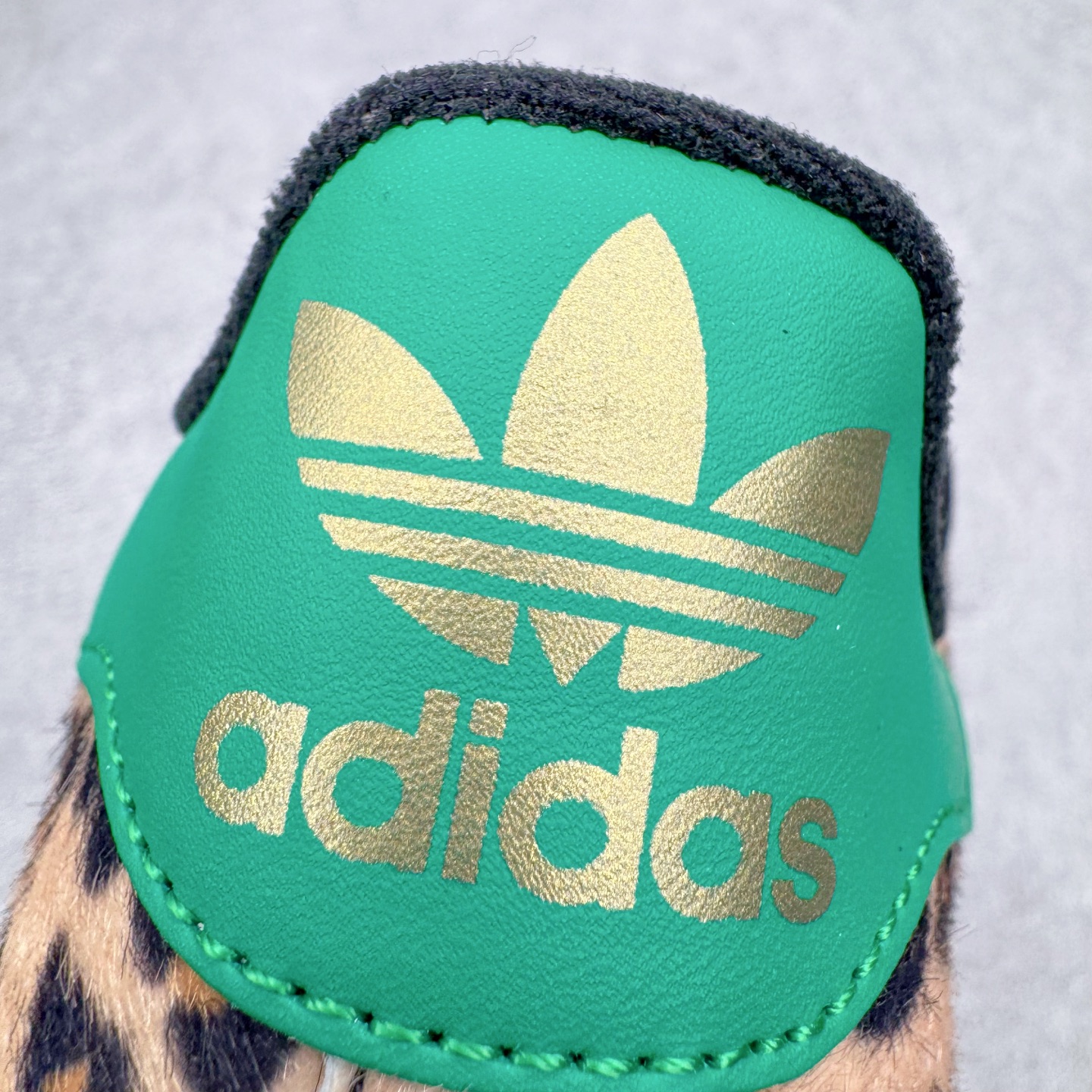 图片[14]-＃XP纯原套现福利 AD Originals Superstar 经典复古贝壳头板鞋 JP8165 诞生于1969年 是第一双将全皮面鞋 身与橡胶鞋头结合在一起的低帮篮球鞋 Superstar最开始 是作为高帮篮球鞋Pro Model的低帮版本而出现的 但因为其独特和醒目的橡胶鞋头造型而让大家熟知 被大家形象地称为\\\”shelltoe\\\”贝壳头 在70年代的美国职业篮球场上 接近3/4的NBA球员都将这双Superstar作为场上用鞋 80年代之后 经过不断的改良和发展 Superstar逐渐成为横跨时装、音乐、街头文化、休闲和运动等各大领域的时尚潮鞋 尺码：36 36.5 37 38 38.5 39 40 40.5 41 42 42.5 43 44 44.5 45-选品中心