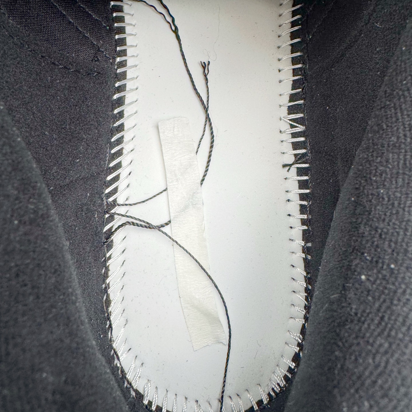 图片[10]-＃XP纯原套现福利 AD Originals Superstar 经典复古贝壳头板鞋 JP8165 诞生于1969年 是第一双将全皮面鞋 身与橡胶鞋头结合在一起的低帮篮球鞋 Superstar最开始 是作为高帮篮球鞋Pro Model的低帮版本而出现的 但因为其独特和醒目的橡胶鞋头造型而让大家熟知 被大家形象地称为\\\”shelltoe\\\”贝壳头 在70年代的美国职业篮球场上 接近3/4的NBA球员都将这双Superstar作为场上用鞋 80年代之后 经过不断的改良和发展 Superstar逐渐成为横跨时装、音乐、街头文化、休闲和运动等各大领域的时尚潮鞋 尺码：36 36.5 37 38 38.5 39 40 40.5 41 42 42.5 43 44 44.5 45-选品中心