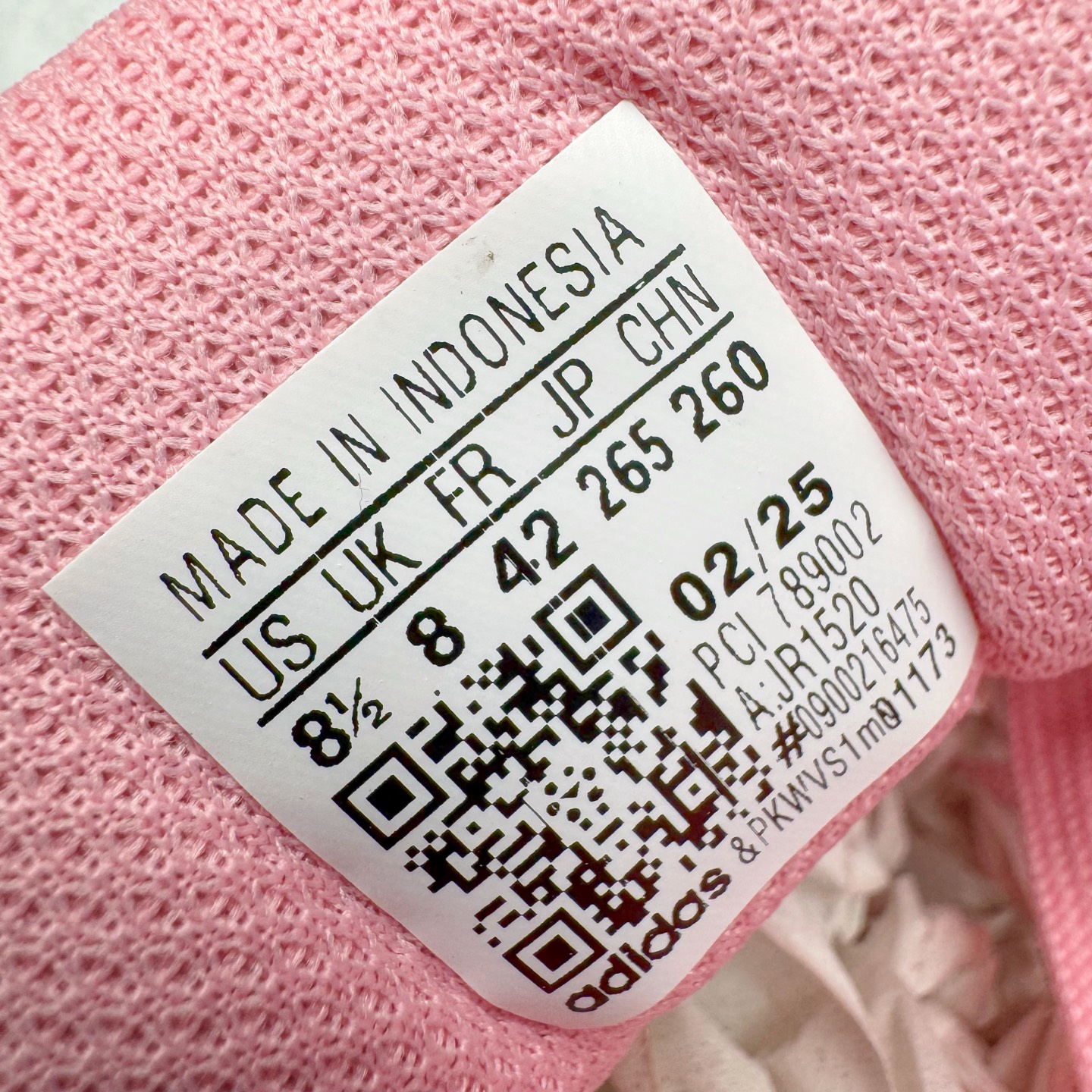 图片[11]-＃XP纯原套现福利 AD Originals Superstar 经典复古贝壳头板鞋 JR1250 诞生于1969年 是第一双将全皮面鞋 身与橡胶鞋头结合在一起的低帮篮球鞋 Superstar最开始 是作为高帮篮球鞋Pro Model的低帮版本而出现的 但因为其独特和醒目的橡胶鞋头造型而让大家熟知 被大家形象地称为\\\”shelltoe\\\”贝壳头 在70年代的美国职业篮球场上 接近3/4的NBA球员都将这双Superstar作为场上用鞋 80年代之后 经过不断的改良和发展 Superstar逐渐成为横跨时装、音乐、街头文化、休闲和运动等各大领域的时尚潮鞋 尺码：36 36.5 37 38 38.5 39 40 40.5 41 42 42.5 43 44 44.5 45-选品中心