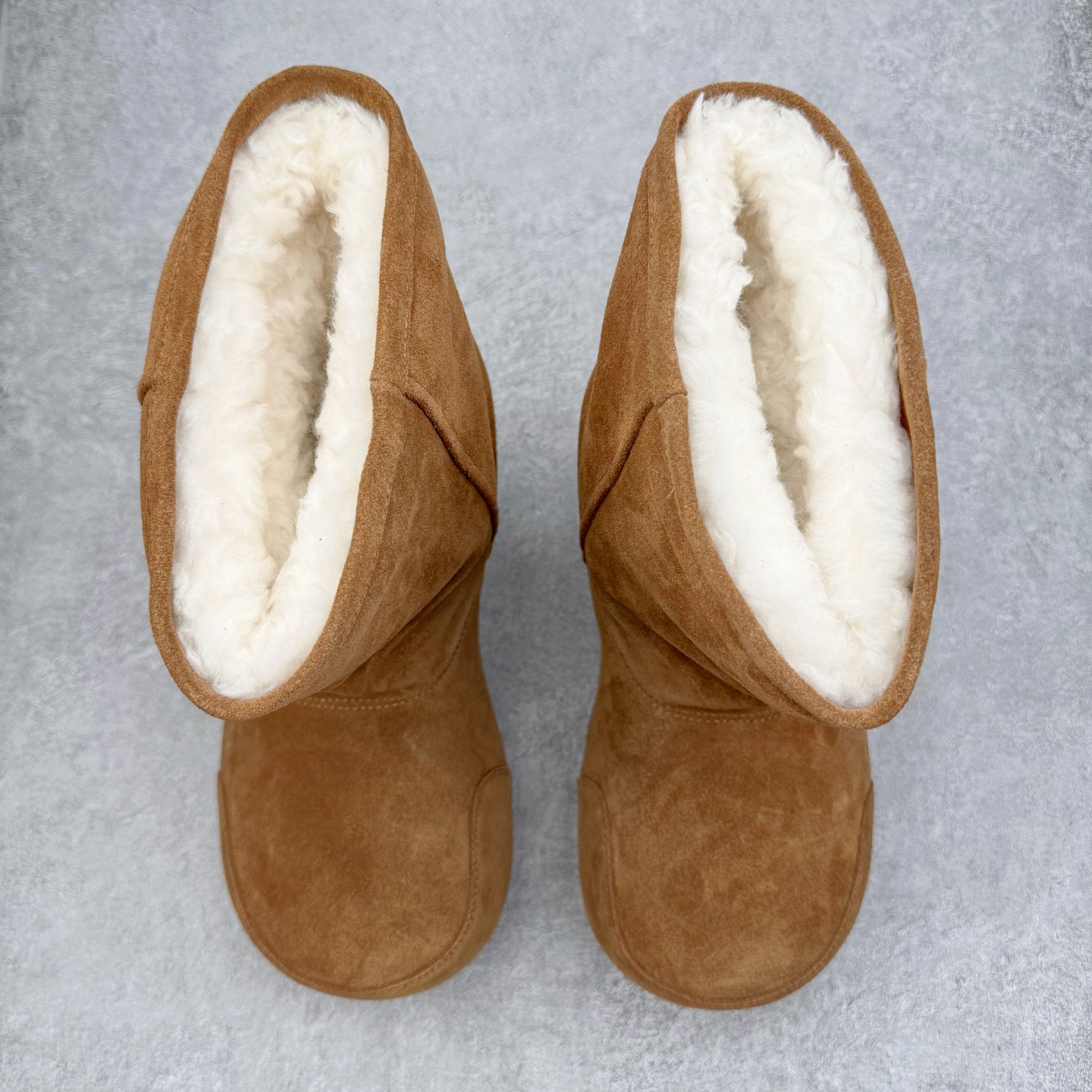 图片[2]-＃GD广顶 Balenciaga Alaska Fur 巴黎世家绒面革圆头套筒短筒雪地靴 原版购入开发 做货 极致做旧 巴黎世家做旧的款式百分之90都是好看的 这双靴子也不例外 破旧风格 双层材质 外层粗帆布做了磨损和褪色处理 内层做了透气网状里布 比较惊艳的是鞋底和鞋侧橡胶 原版定制进口做旧帆布 原版进口透气网里 原版开模橡胶大底 增高底厚5CM超显大长腿NCC 尺码： 39 40 41 42 43 44 45-选品中心