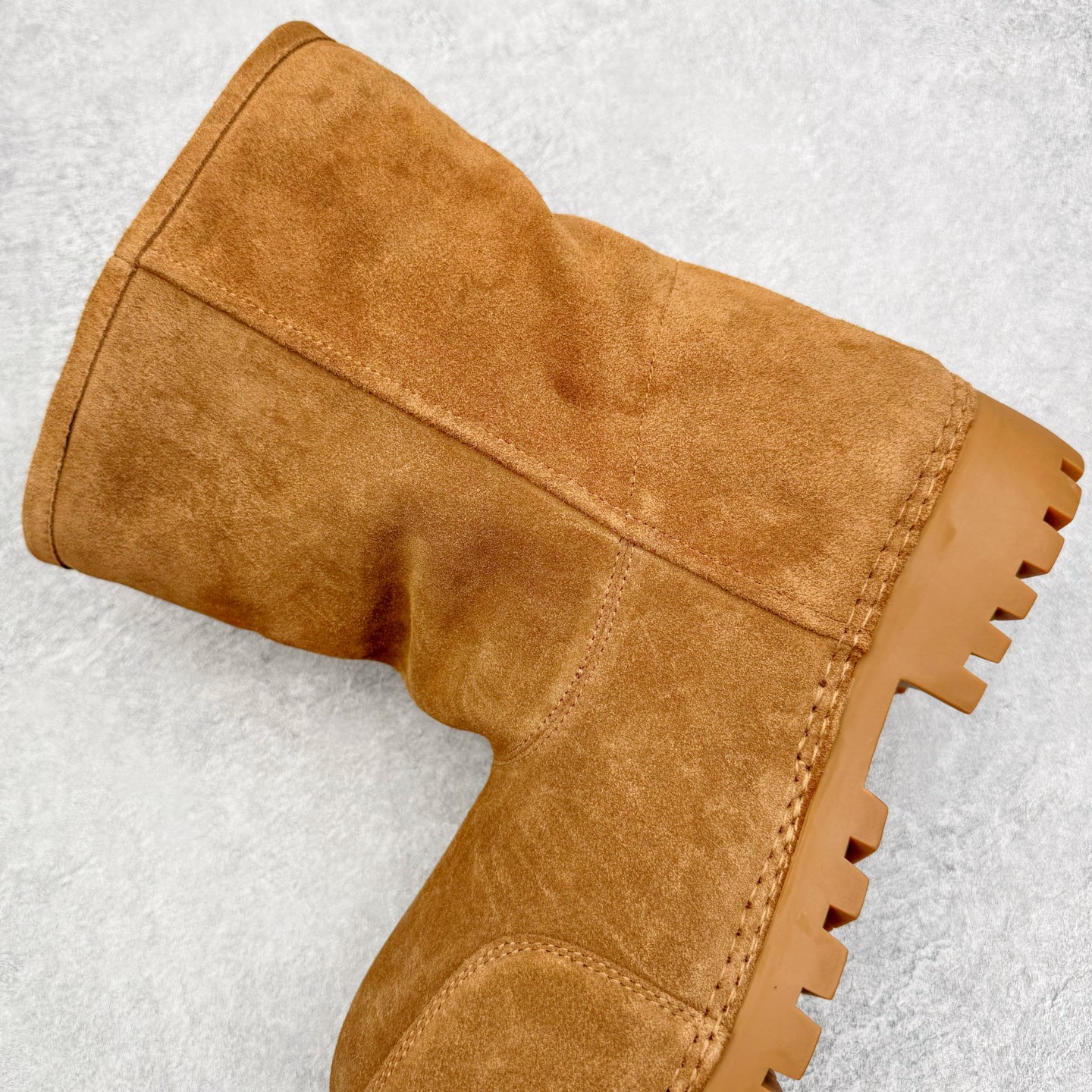 图片[7]-＃GD广顶 Balenciaga Alaska Fur 巴黎世家绒面革圆头套筒短筒雪地靴 原版购入开发 做货 极致做旧 巴黎世家做旧的款式百分之90都是好看的 这双靴子也不例外 破旧风格 双层材质 外层粗帆布做了磨损和褪色处理 内层做了透气网状里布 比较惊艳的是鞋底和鞋侧橡胶 原版定制进口做旧帆布 原版进口透气网里 原版开模橡胶大底 增高底厚5CM超显大长腿NCC 尺码： 39 40 41 42 43 44 45-选品中心