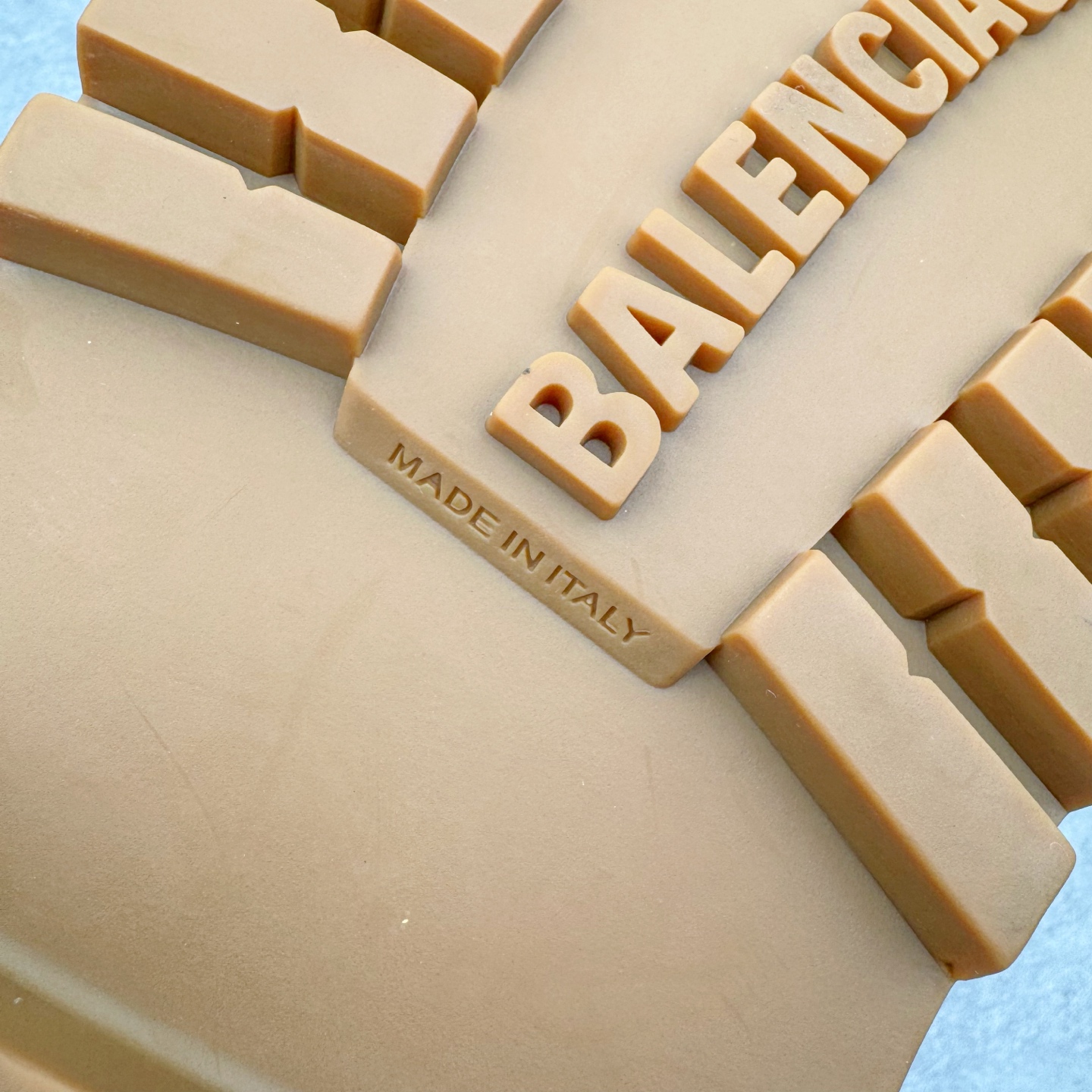 图片[16]-＃GD广顶 Balenciaga Alaska Fur 巴黎世家绒面革圆头套筒短筒雪地靴 原版购入开发 做货 极致做旧 巴黎世家做旧的款式百分之90都是好看的 这双靴子也不例外 破旧风格 双层材质 外层粗帆布做了磨损和褪色处理 内层做了透气网状里布 比较惊艳的是鞋底和鞋侧橡胶 原版定制进口做旧帆布 原版进口透气网里 原版开模橡胶大底 增高底厚5CM超显大长腿NCC 尺码： 39 40 41 42 43 44 45-选品中心