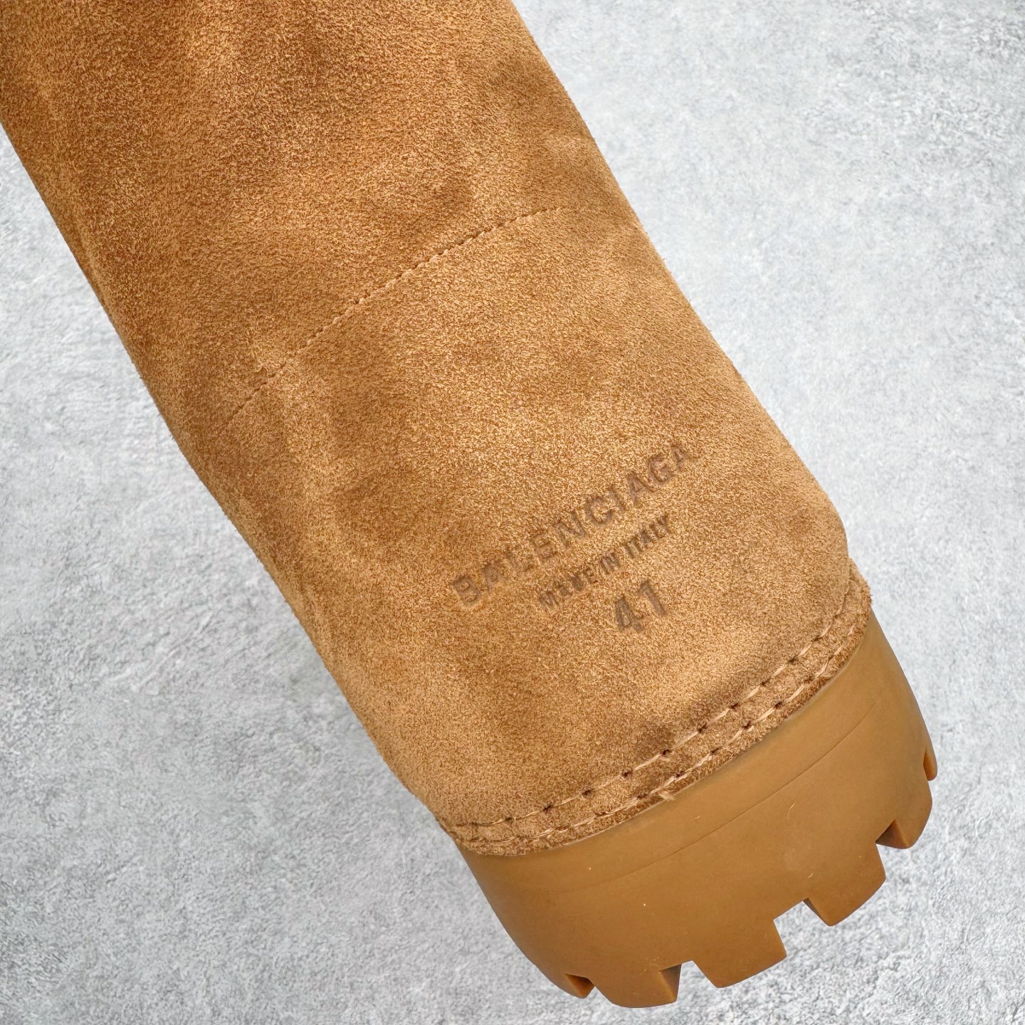 图片[8]-＃GD广顶 Balenciaga Alaska Fur 巴黎世家绒面革圆头套筒短筒雪地靴 原版购入开发 做货 极致做旧 巴黎世家做旧的款式百分之90都是好看的 这双靴子也不例外 破旧风格 双层材质 外层粗帆布做了磨损和褪色处理 内层做了透气网状里布 比较惊艳的是鞋底和鞋侧橡胶 原版定制进口做旧帆布 原版进口透气网里 原版开模橡胶大底 增高底厚5CM超显大长腿NCC 尺码： 39 40 41 42 43 44 45-选品中心