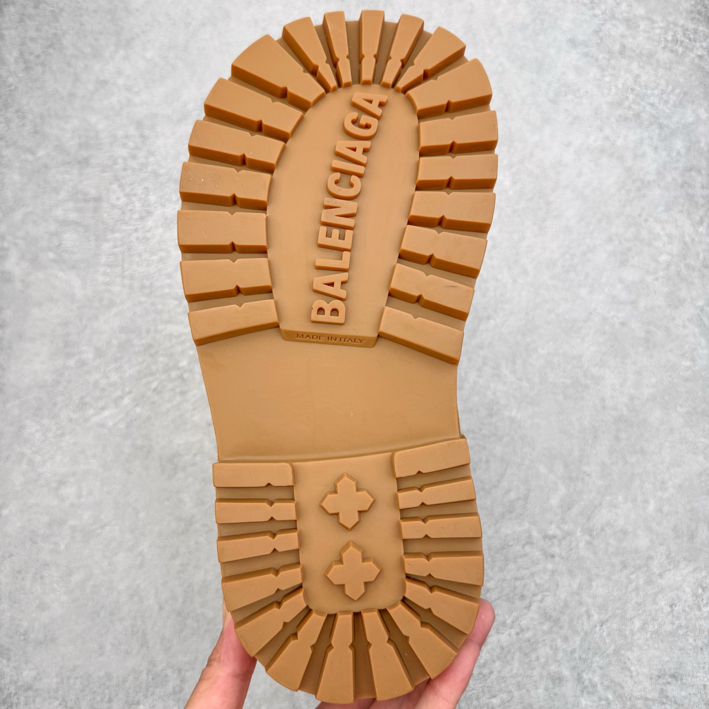 图片[9]-＃GD广顶 Balenciaga Alaska Fur 巴黎世家绒面革圆头套筒短筒雪地靴 原版购入开发 做货 极致做旧 巴黎世家做旧的款式百分之90都是好看的 这双靴子也不例外 破旧风格 双层材质 外层粗帆布做了磨损和褪色处理 内层做了透气网状里布 比较惊艳的是鞋底和鞋侧橡胶 原版定制进口做旧帆布 原版进口透气网里 原版开模橡胶大底 增高底厚5CM超显大长腿NCC 尺码： 39 40 41 42 43 44 45-选品中心