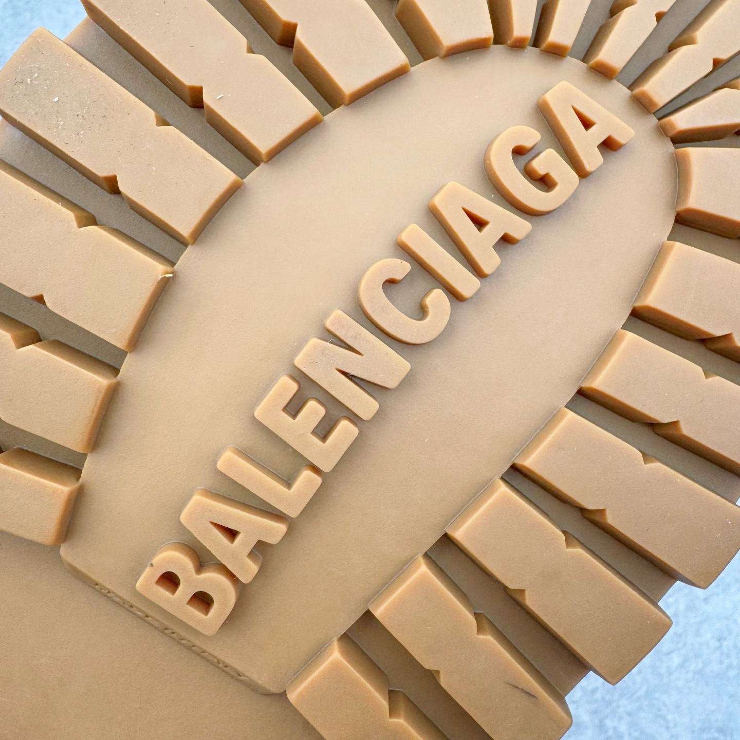 图片[17]-＃GD广顶 Balenciaga Alaska Fur 巴黎世家绒面革圆头套筒短筒雪地靴 原版购入开发 做货 极致做旧 巴黎世家做旧的款式百分之90都是好看的 这双靴子也不例外 破旧风格 双层材质 外层粗帆布做了磨损和褪色处理 内层做了透气网状里布 比较惊艳的是鞋底和鞋侧橡胶 原版定制进口做旧帆布 原版进口透气网里 原版开模橡胶大底 增高底厚5CM超显大长腿NCC 尺码： 39 40 41 42 43 44 45-选品中心