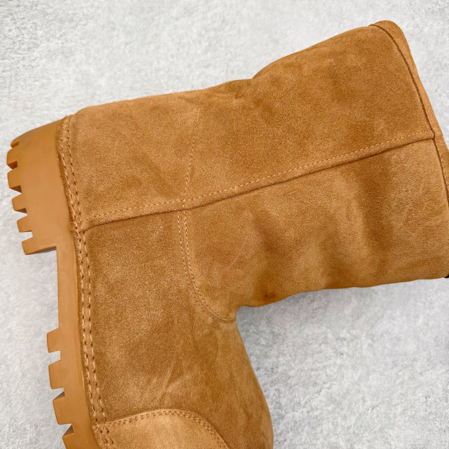 图片[6]-＃GD广顶 Balenciaga Alaska Fur 巴黎世家绒面革圆头套筒短筒雪地靴 原版购入开发 做货 极致做旧 巴黎世家做旧的款式百分之90都是好看的 这双靴子也不例外 破旧风格 双层材质 外层粗帆布做了磨损和褪色处理 内层做了透气网状里布 比较惊艳的是鞋底和鞋侧橡胶 原版定制进口做旧帆布 原版进口透气网里 原版开模橡胶大底 增高底厚5CM超显大长腿NCC 尺码： 39 40 41 42 43 44 45-选品中心