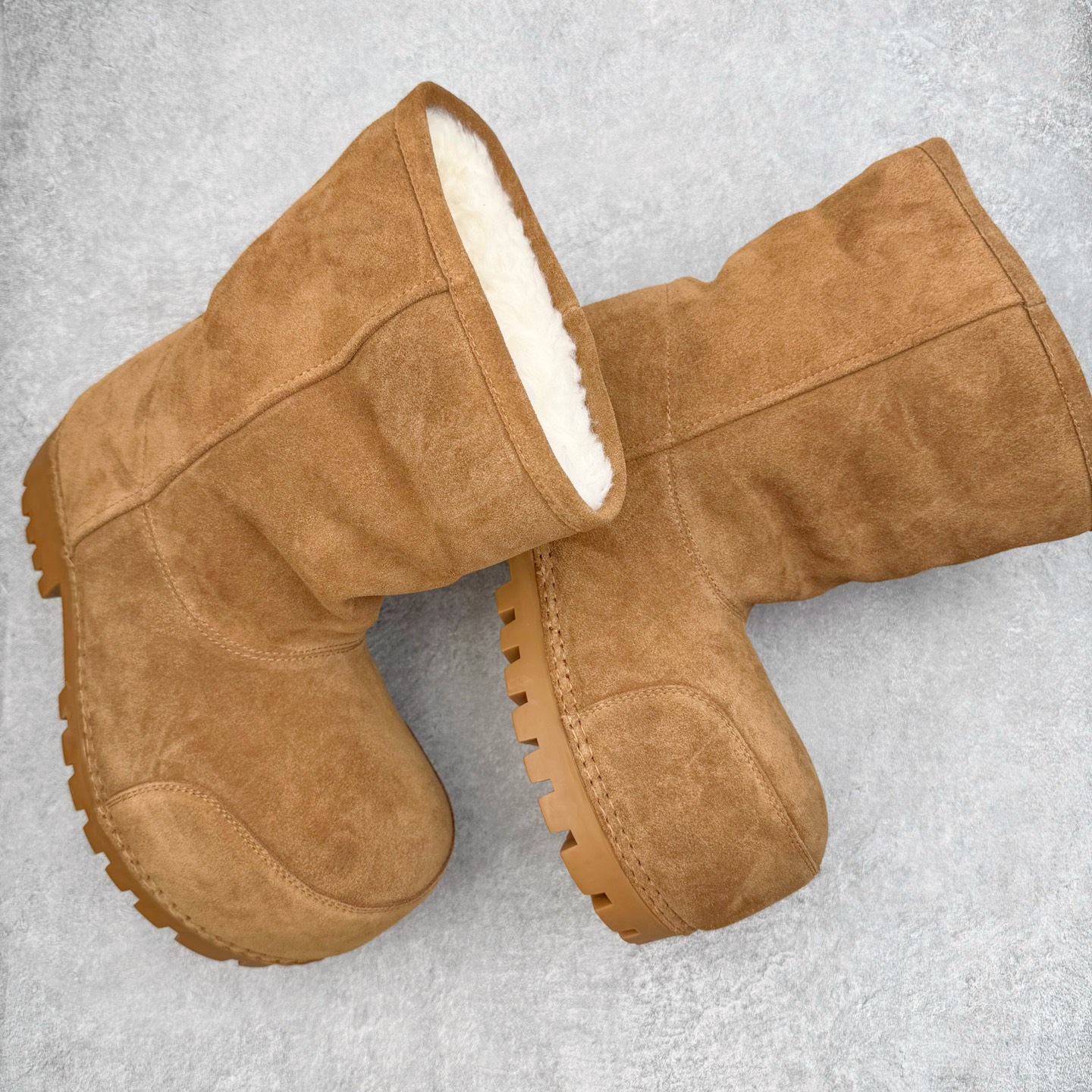 图片[3]-＃GD广顶 Balenciaga Alaska Fur 巴黎世家绒面革圆头套筒短筒雪地靴 原版购入开发 做货 极致做旧 巴黎世家做旧的款式百分之90都是好看的 这双靴子也不例外 破旧风格 双层材质 外层粗帆布做了磨损和褪色处理 内层做了透气网状里布 比较惊艳的是鞋底和鞋侧橡胶 原版定制进口做旧帆布 原版进口透气网里 原版开模橡胶大底 增高底厚5CM超显大长腿NCC 尺码： 39 40 41 42 43 44 45-选品中心