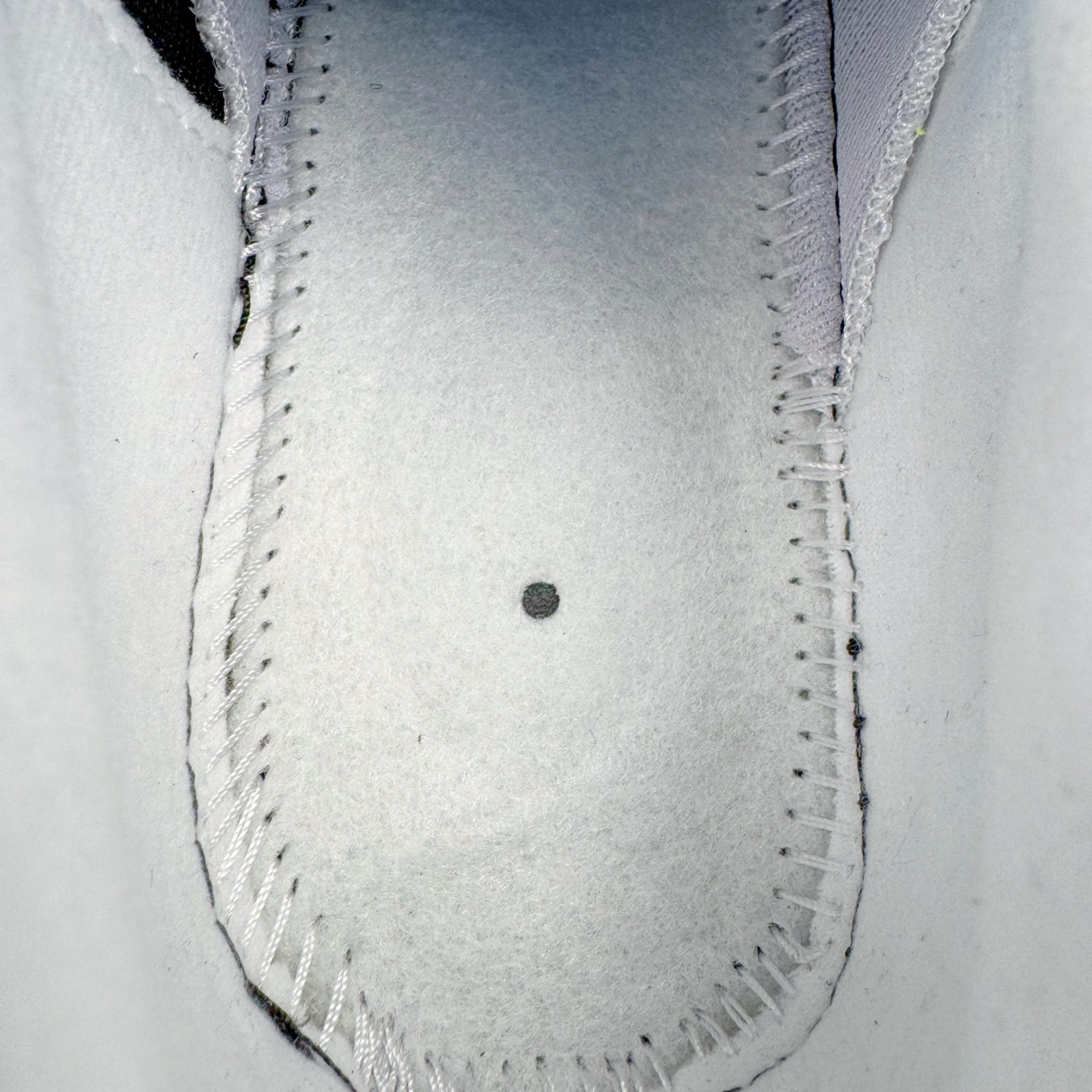 图片[10]-＃GX纯原 NK Air Max 95 复古减震气垫跑鞋 灰绿 HM4740-001 经典重温 外单专供大厂出品 品质稳定 一百余色 终端操作 鞋款设计灵感源于人体构造 中底设计基于人体的脊柱构造 是整体设计的核心 尼龙孔眼代表了肋骨 而分层式面板和网眼象征着肌肉纤维和肉体组织 Air Max 95采用了两个独立的吹塑成型的Air-Sole单元 并首次在前掌使用可视化气垫设计 Swoosh logo夜当作一个 点符号放在了鞋子的后帮位置 20年的发展让 AIR MAX 95有了不同的故事 20年后再度面向世人的时候 焕然一新的面貌 让人有了另外一种清新脱俗的感觉 尺码：40 40.5 41 42 42.5 43 44 44.5 45 45.5 46 47.5 48.5-选品中心