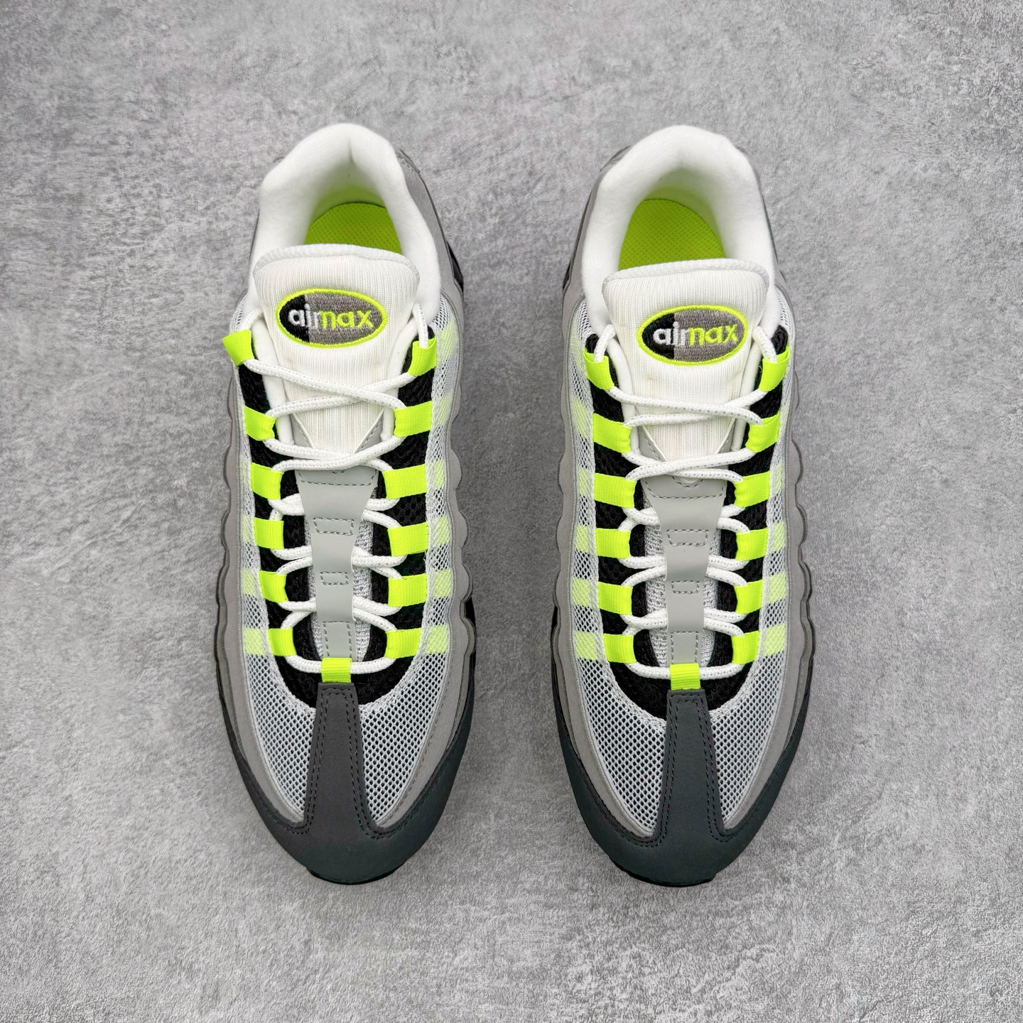 图片[2]-＃GX纯原 NK Air Max 95 复古减震气垫跑鞋 灰绿 HM4740-001 经典重温 外单专供大厂出品 品质稳定 一百余色 终端操作 鞋款设计灵感源于人体构造 中底设计基于人体的脊柱构造 是整体设计的核心 尼龙孔眼代表了肋骨 而分层式面板和网眼象征着肌肉纤维和肉体组织 Air Max 95采用了两个独立的吹塑成型的Air-Sole单元 并首次在前掌使用可视化气垫设计 Swoosh logo夜当作一个 点符号放在了鞋子的后帮位置 20年的发展让 AIR MAX 95有了不同的故事 20年后再度面向世人的时候 焕然一新的面貌 让人有了另外一种清新脱俗的感觉 尺码：40 40.5 41 42 42.5 43 44 44.5 45 45.5 46 47.5 48.5-选品中心