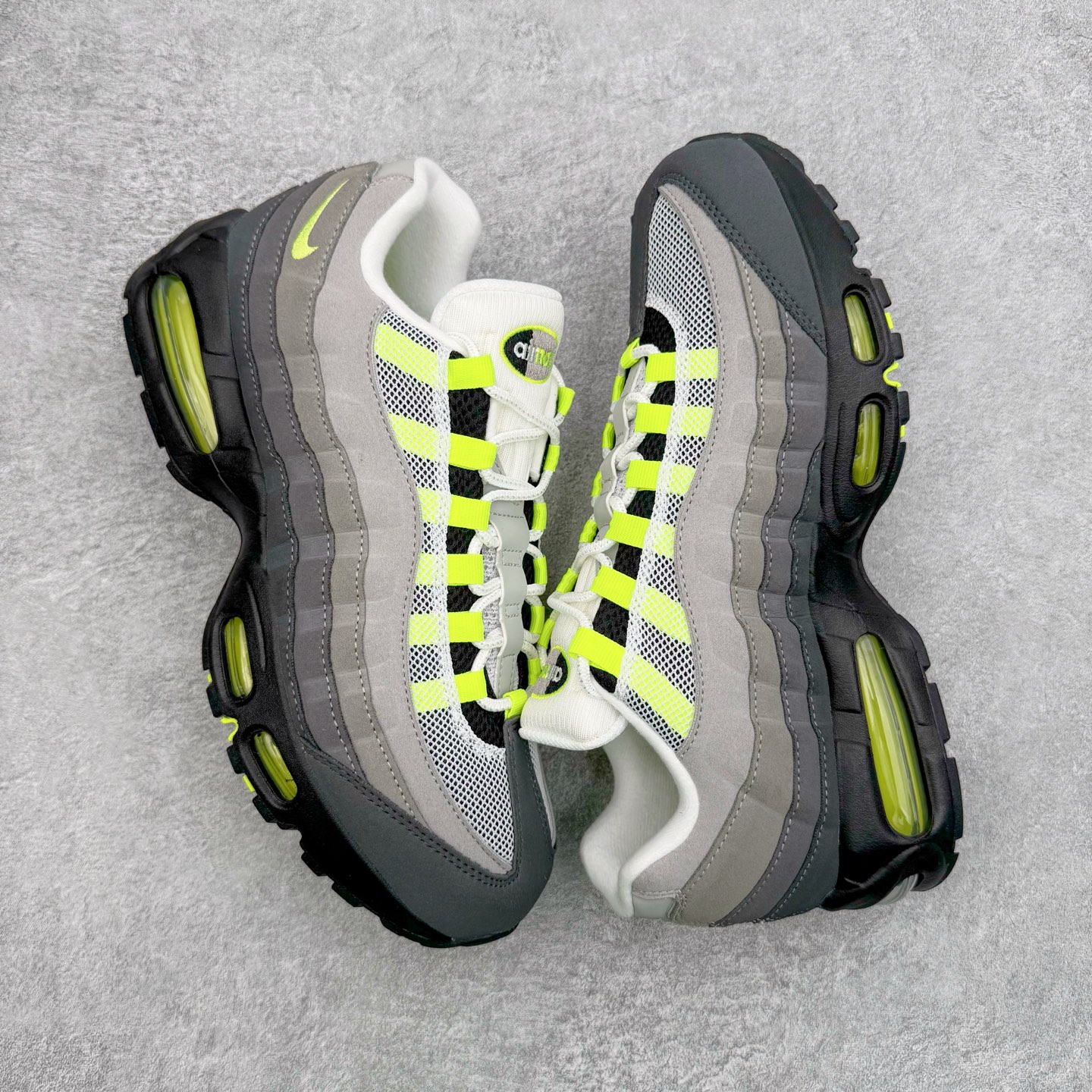 图片[3]-＃GX纯原 NK Air Max 95 复古减震气垫跑鞋 灰绿 HM4740-001 经典重温 外单专供大厂出品 品质稳定 一百余色 终端操作 鞋款设计灵感源于人体构造 中底设计基于人体的脊柱构造 是整体设计的核心 尼龙孔眼代表了肋骨 而分层式面板和网眼象征着肌肉纤维和肉体组织 Air Max 95采用了两个独立的吹塑成型的Air-Sole单元 并首次在前掌使用可视化气垫设计 Swoosh logo夜当作一个 点符号放在了鞋子的后帮位置 20年的发展让 AIR MAX 95有了不同的故事 20年后再度面向世人的时候 焕然一新的面貌 让人有了另外一种清新脱俗的感觉 尺码：40 40.5 41 42 42.5 43 44 44.5 45 45.5 46 47.5 48.5-选品中心