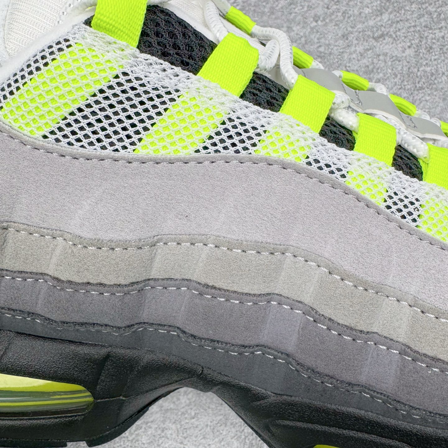 图片[17]-＃GX纯原 NK Air Max 95 复古减震气垫跑鞋 灰绿 HM4740-001 经典重温 外单专供大厂出品 品质稳定 一百余色 终端操作 鞋款设计灵感源于人体构造 中底设计基于人体的脊柱构造 是整体设计的核心 尼龙孔眼代表了肋骨 而分层式面板和网眼象征着肌肉纤维和肉体组织 Air Max 95采用了两个独立的吹塑成型的Air-Sole单元 并首次在前掌使用可视化气垫设计 Swoosh logo夜当作一个 点符号放在了鞋子的后帮位置 20年的发展让 AIR MAX 95有了不同的故事 20年后再度面向世人的时候 焕然一新的面貌 让人有了另外一种清新脱俗的感觉 尺码：40 40.5 41 42 42.5 43 44 44.5 45 45.5 46 47.5 48.5-选品中心