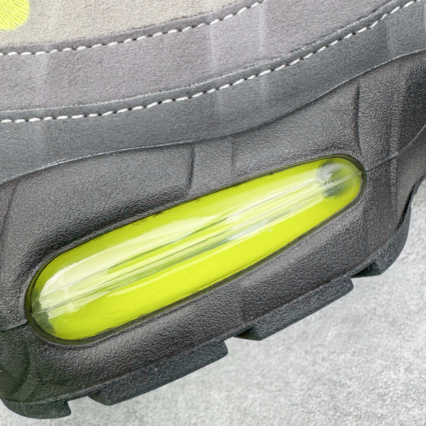 图片[19]-＃GX纯原 NK Air Max 95 复古减震气垫跑鞋 灰绿 HM4740-001 经典重温 外单专供大厂出品 品质稳定 一百余色 终端操作 鞋款设计灵感源于人体构造 中底设计基于人体的脊柱构造 是整体设计的核心 尼龙孔眼代表了肋骨 而分层式面板和网眼象征着肌肉纤维和肉体组织 Air Max 95采用了两个独立的吹塑成型的Air-Sole单元 并首次在前掌使用可视化气垫设计 Swoosh logo夜当作一个 点符号放在了鞋子的后帮位置 20年的发展让 AIR MAX 95有了不同的故事 20年后再度面向世人的时候 焕然一新的面貌 让人有了另外一种清新脱俗的感觉 尺码：40 40.5 41 42 42.5 43 44 44.5 45 45.5 46 47.5 48.5-选品中心