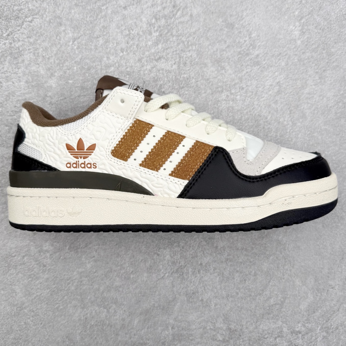 ＃福利特价 AD Forum 84 Low OG 低帮百搭潮流休闲运动板鞋 以复古篮球鞋的外形为基础 采用皮革拼接 简约百搭 更加贴合舒适 中底内侧网格造型起到点睛之笔 外底橡胶 更显复古 尺码：36 36.5 37.5 38 38.5 39 40 40.5 41 42 42.5 43 44 44.5 45-选品中心