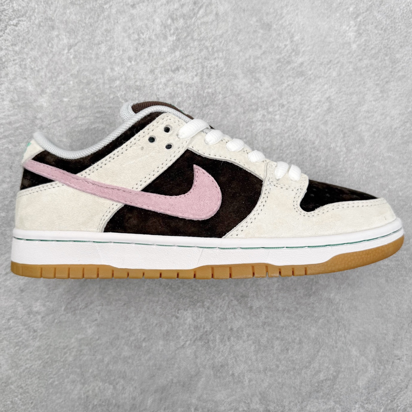 ＃F版 NK SB Dunk Low HF3704-001 极限压缩利润空间 超乎所想的高性价比 用料绝不含糊 原盒原配 正确耐磨橡胶大底 超高清洁度 全鞋零毛边皮料切割 全套原楦原模倾力打造完美版型 尺码：36 36.5 37.5 38 38.5 39 40 40.5 41 42 42.5 43 44 44.5 45 46 47.5-选品中心