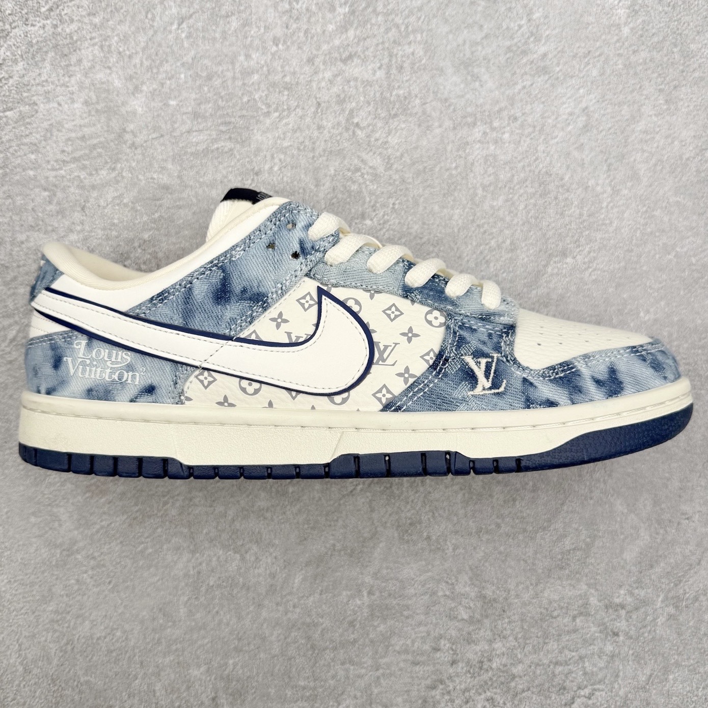 NK Dunk Low YF9511-903 定制系列天花板 无原鞋不开发 全系列得物原鞋一比一校对开发 配色持续更新中 终端对接 优势输出 全套原厂楦头原纸板数据档案倾力打造 原汁原味莞产 极致还原 圈内最强针车工艺 高端零售指定版 广东原厂配套原盒原标 鞋盒分三个尺码段 原厂冲刀 超高清洁度 全鞋零毛边皮料切割 采用原厂百宏鞋带以及原厂百宏织唛舌标 内标可供原厂几率过验 进口原装条纹中底布 四线拉帮白色点胶 原厂拉帮手法遵循公司 原厂电绣 极致还原 尺码：36 36.5 37.5 38 38.5 39 40 40.5 41 42 42.5 43 44 44.5 45 46-选品中心