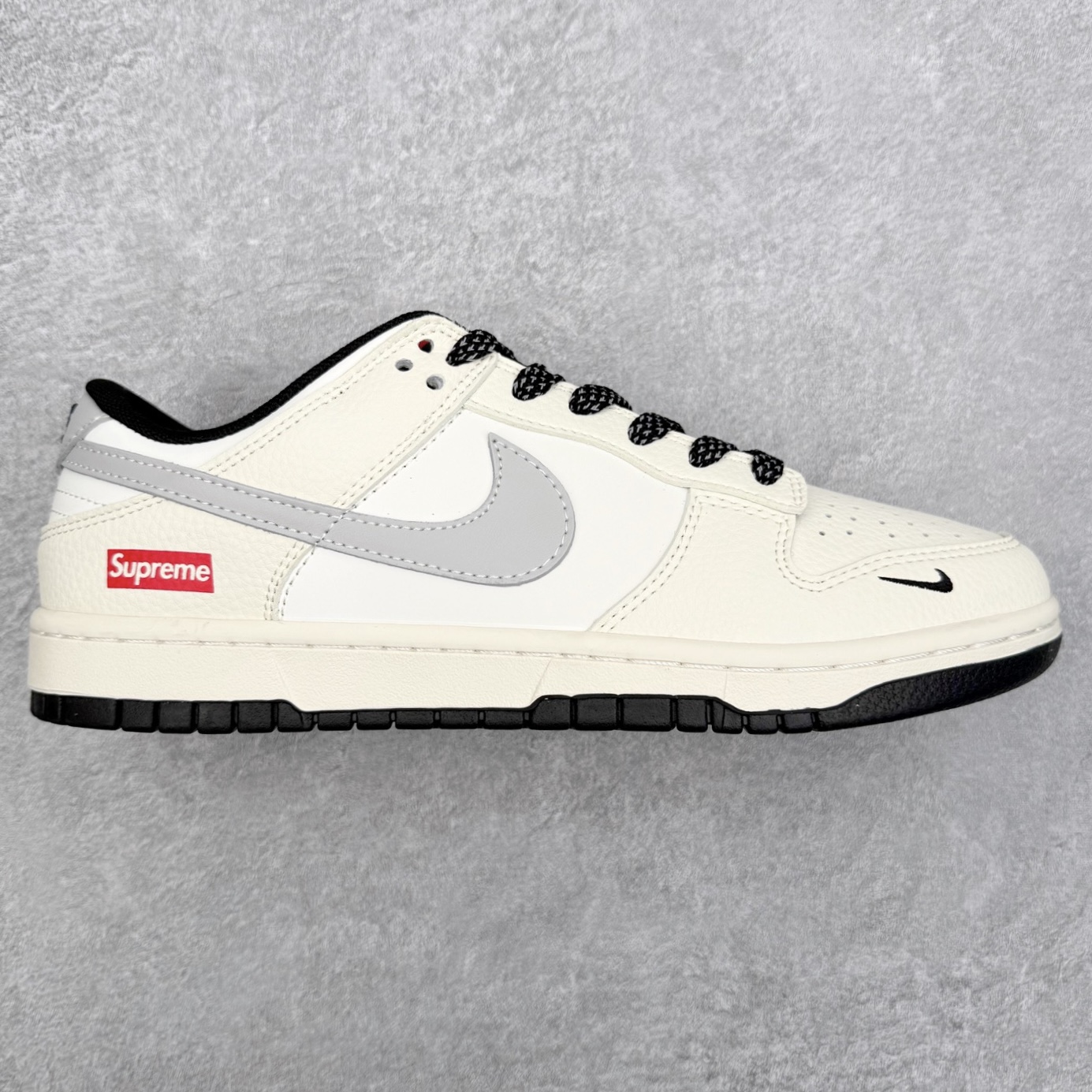 NK Dunk Low JP1628-030 定制系列天花板 无原鞋不开发 全系列得物原鞋一比一校对开发 配色持续更新中 终端对接 优势输出 全套原厂楦头原纸板数据档案倾力打造 原汁原味莞产 极致还原 圈内最强针车工艺 高端零售指定版 广东原厂配套原盒原标 鞋盒分三个尺码段 原厂冲刀 超高清洁度 全鞋零毛边皮料切割 采用原厂百宏鞋带以及原厂百宏织唛舌标 内标可供原厂几率过验 进口原装条纹中底布 四线拉帮白色点胶 原厂拉帮手法遵循公司 原厂电绣 极致还原 尺码：36 36.5 37.5 38 38.5 39 40 40.5 41 42 42.5 43 44 44.5 45 46-选品中心