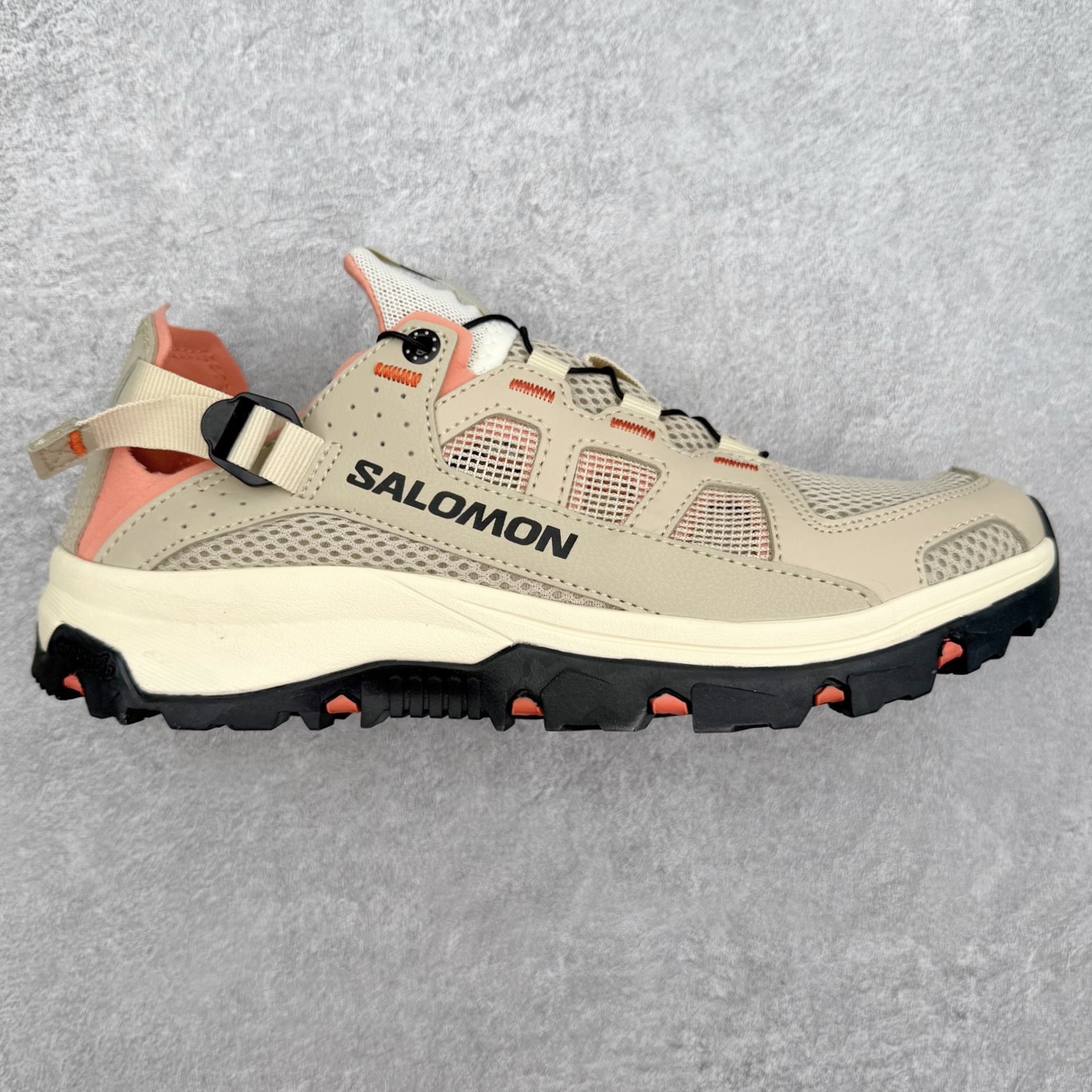 SALOMON萨洛蒙 Techamphibian 5 圆头舒适 透气速干抓地溯溪鞋 男女同款 SALOMON诞生于1947年的法国阿尔卑斯山区，全球知名的户外运动品牌。一直致力于推动滑雪、越野跑等山地运动的发展及产品的进步。其产品设计致力于追求创新和发掘产品的性能极限，帮助喜欢自由的人在山地间不断挑战自我。实拍调校N版已经零色差零失真 百分百还原实物色彩所见即所得 不存在货不对板色差等低级问题 选购参考实物拍摄 不混卖不参货 只用心做好货严格选品 承诺混一赔十 尺码：36 36.5 37.5 38 38.5 39 40 40.5 41 42 42.5 43 44 44.5 45-选品中心