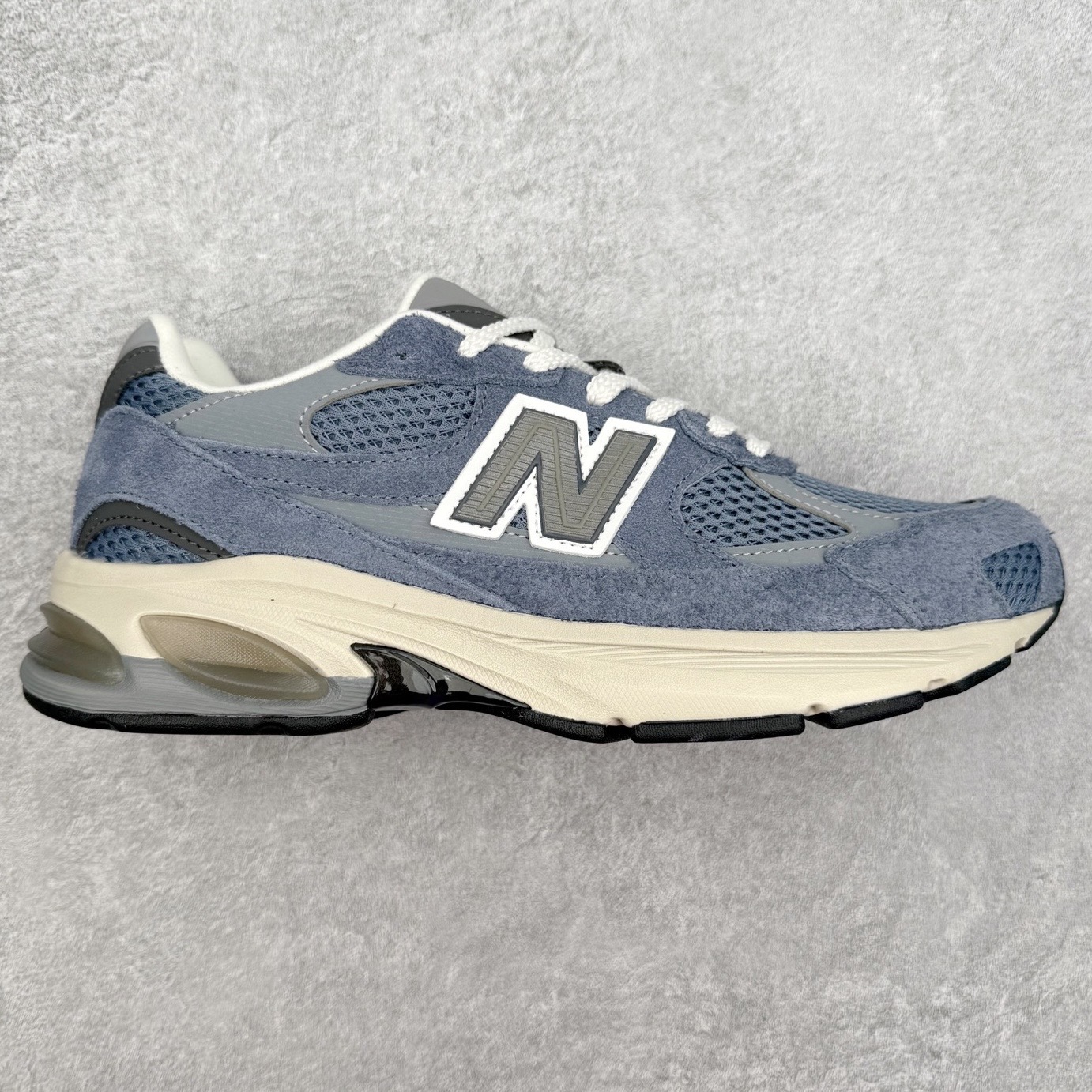 New Balance NB2010系列新百伦经典复古休闲运动板鞋 以ENCAP中底配以升级版 N-ERGY缓震物料 鞋面则采用特色的柔软麂皮搭以NewBalance经典的尼龙网布 低调中还原跑鞋本真 更年轻化的设计理念与材质 让新世代青年得以用全新视角体验经典鞋款的传奇魅力尺码：36 37 37.5 38 38.5 39.5 40 40.5 41.5 42 42.5 43 44 45-选品中心