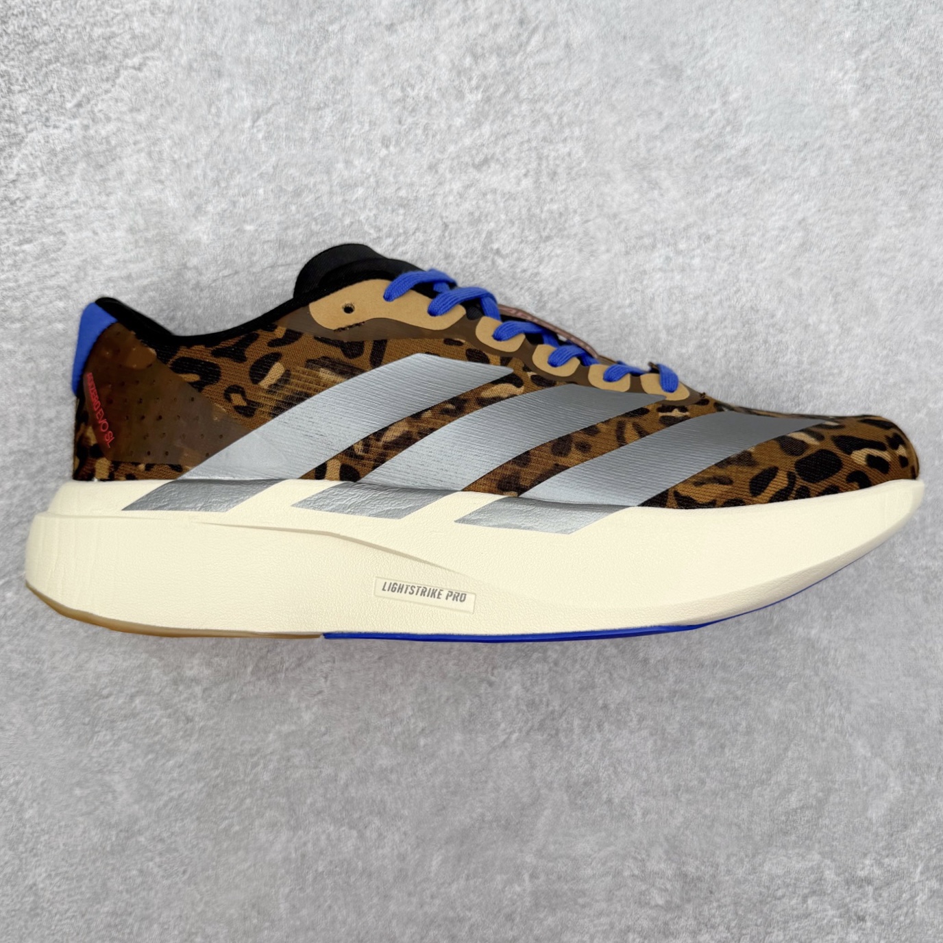 AD Adizero EVO SL 马拉松竞速专业跑鞋 JS4446 CELERMESH针织网面非常轻薄 纤维间的缝隙很大 可以保证跑步时的透气、排汗效果 鞋舌直接与两侧的内衬和鞋底连接在一起 在跑步过程中不会被鞋舌的左右移动所困扰 在标准鞋带孔的基础上再拓宽一组鞋带孔 适合不同脚型的需求 突破性 EnergyRods 技术，有助于跑者实现更好的成绩 中底独特的LIGHTSTRIKE PRO泡棉材质 微弹感觉在跑步过程中给予了良好的支撑体验 对于顶级精英和高水平进阶跑者来说 ADIOS PRO是一双值得信赖的竞速比赛用鞋 尺码：36 36.5 37.5 38 38.5 39 40 40.5 41 42 42.5 43 44 44.5 45-选品中心