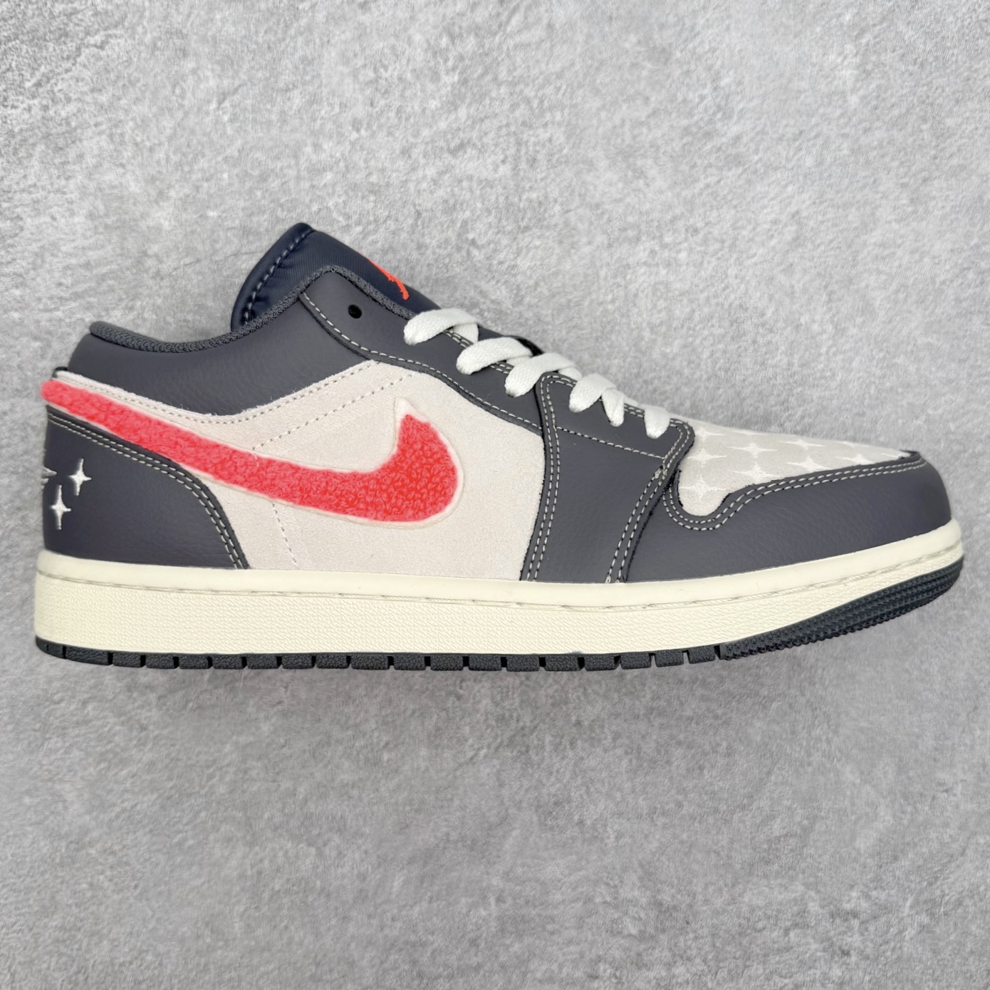 ＃K版 Air Jordan AJ1 Low 低帮 IM6565-014 全新流水线出品 DT版本唯一平替选择 市场第二梯队最强版 全部原鞋开发 原楦原纸板开发 全鞋电脑针车 原厂内置全掌气垫 原盒内在原标 唯一Zp原版鞋带绑法 免检产品 全新2022版型 全头层皮料 完美零毛边处理 原厂配置全掌气垫 价格定位良心 几十个配色陆续出货 实拍调校N版已经零色差零失真 百分百还原实物色彩所见即所得 不存在货不对板色差等低级问题 选购参考实物拍摄 不混卖不参货 只用心做好货严格选品 承诺混一赔十 尺码：36 36.5 37.5 38 38.5 39 40 40.5 41 42 42.5 43 44 44.5 45-选品中心