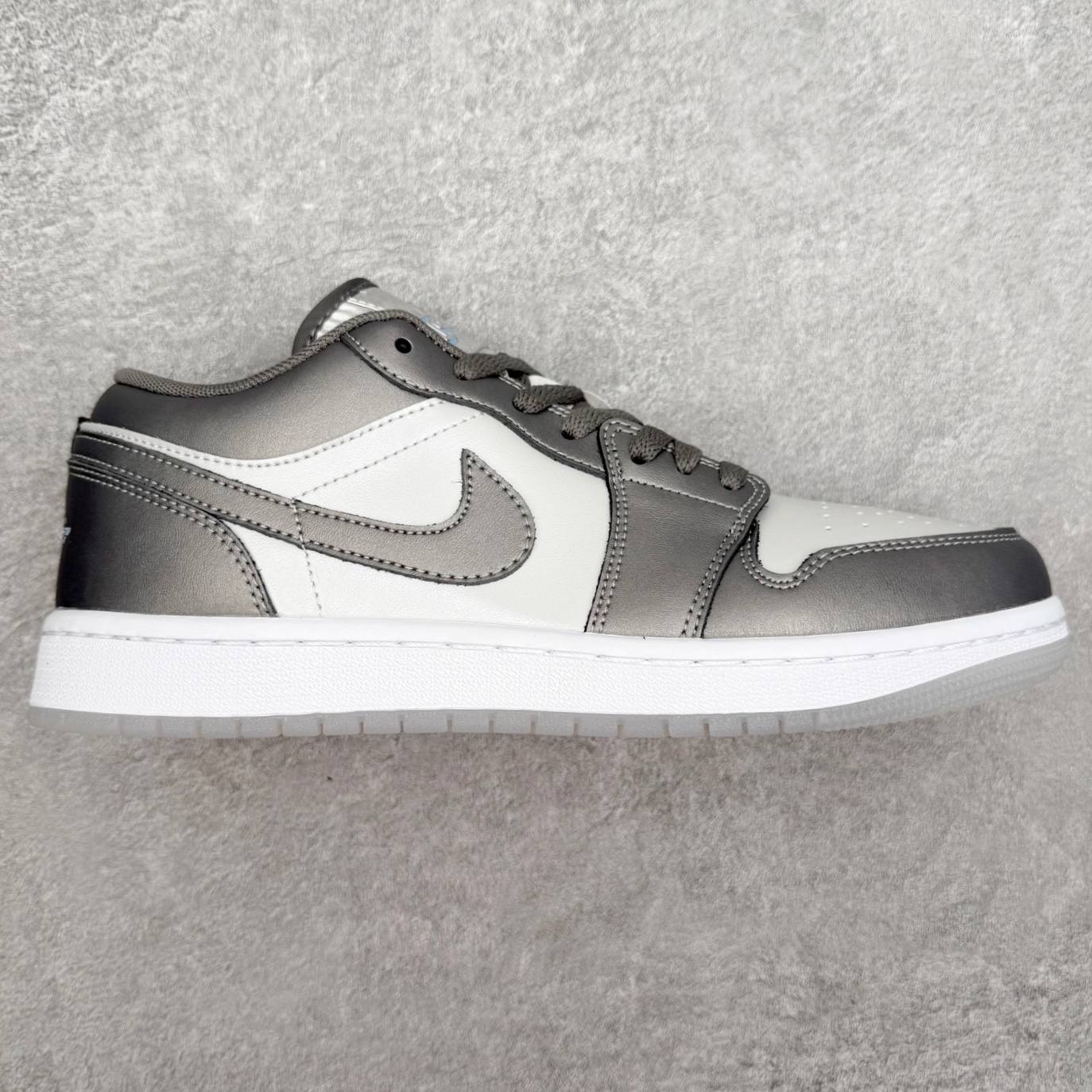 ＃K版 Air Jordan AJ1 Low 低帮 HV4398-014 全新流水线出品 DT版本唯一平替选择 市场第二梯队最强版 全部原鞋开发 原楦原纸板开发 全鞋电脑针车 原厂内置全掌气垫 原盒内在原标 唯一Zp原版鞋带绑法 免检产品 全新2022版型 全头层皮料 完美零毛边处理 原厂配置全掌气垫 价格定位良心 几十个配色陆续出货 实拍调校N版已经零色差零失真 百分百还原实物色彩所见即所得 不存在货不对板色差等低级问题 选购参考实物拍摄 不混卖不参货 只用心做好货严格选品 承诺混一赔十 尺码：36 36.5 37.5 38 38.5 39 40 40.5 41 42 42.5 43 44 44.5 45-选品中心
