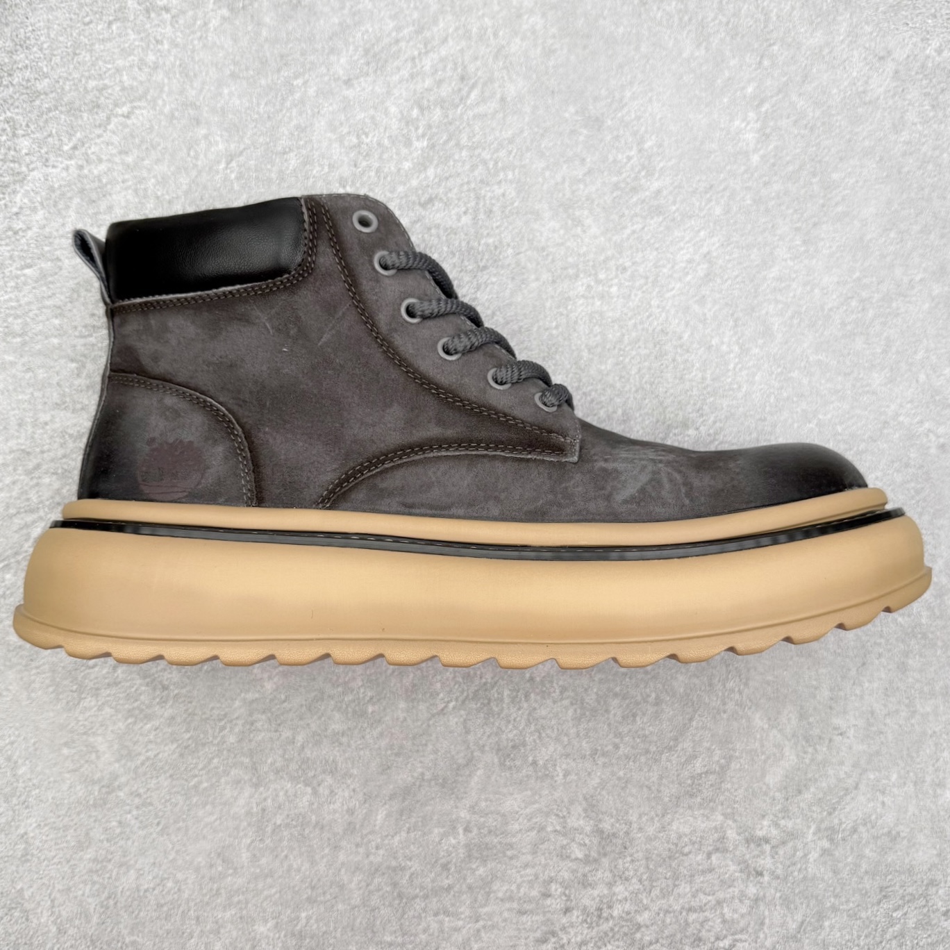 Timberland添柏岚/天伯伦 秋冬新品 秋冬必备户外休闲大黄靴系列#广东大厂品质 原盒原包装 时尚潮流搭配 面料采用意大利🇮🇹顶级磨砂细纹牛皮 轻质大底 搭配防臭防腐真皮乳胶鞋垫 大底到五金都是代工厂原材料制作 同原版固特异永不开胶工艺 好货不杀猪 首单质量严格把控 全网独家首发 品质毋庸置疑 全套官网统一包装 给您完美的穿着体验 质量考究耐穿 型男必备 专治不帅 高品质脚感一流 今年冬季防寒户外专用 日常随意搭配 尺码：38-44（皮鞋码）-选品中心