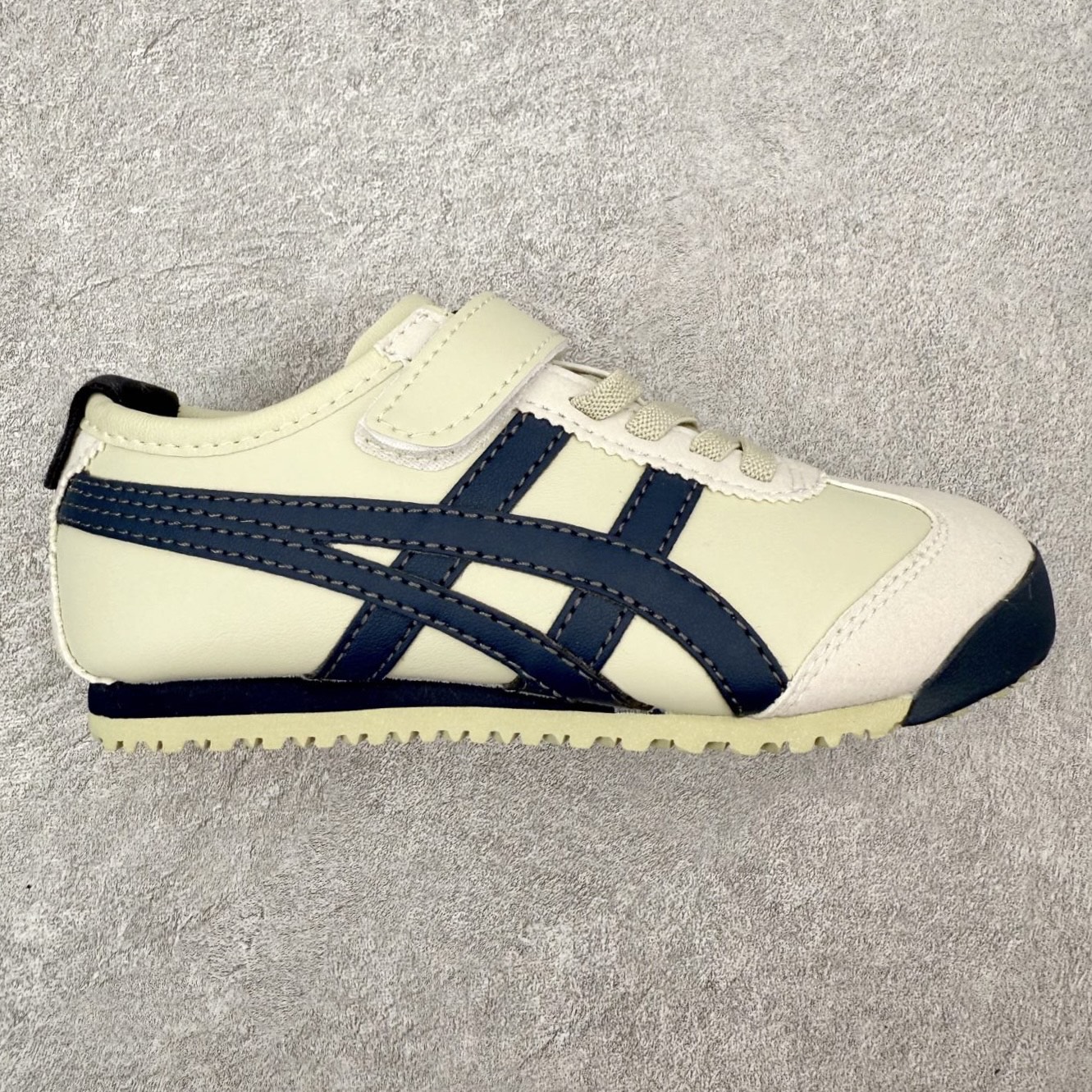 图片[7]-Onitsuka Tiger 鬼冢虎童鞋 原盒原标半码 四联官方吊牌 乳胶组合鞋垫、纸质钢印中底 纯正尼龙布 做工极其细腻 原版全年原价不打折 全方位对比专柜 不用宰手买原版 这里满足你 24-37-选品中心